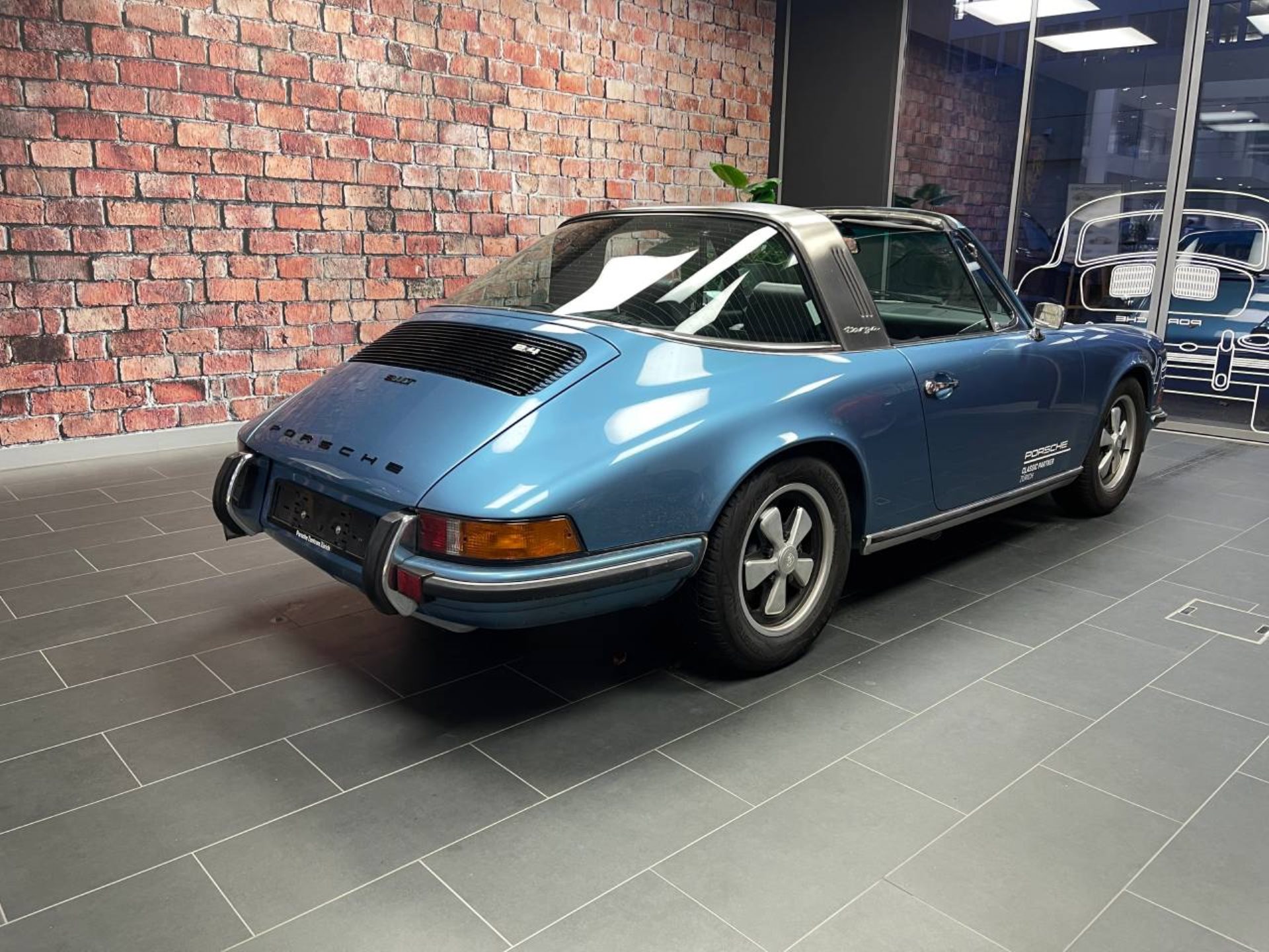PORSCHE 911 T 2.4 Targa-image-5