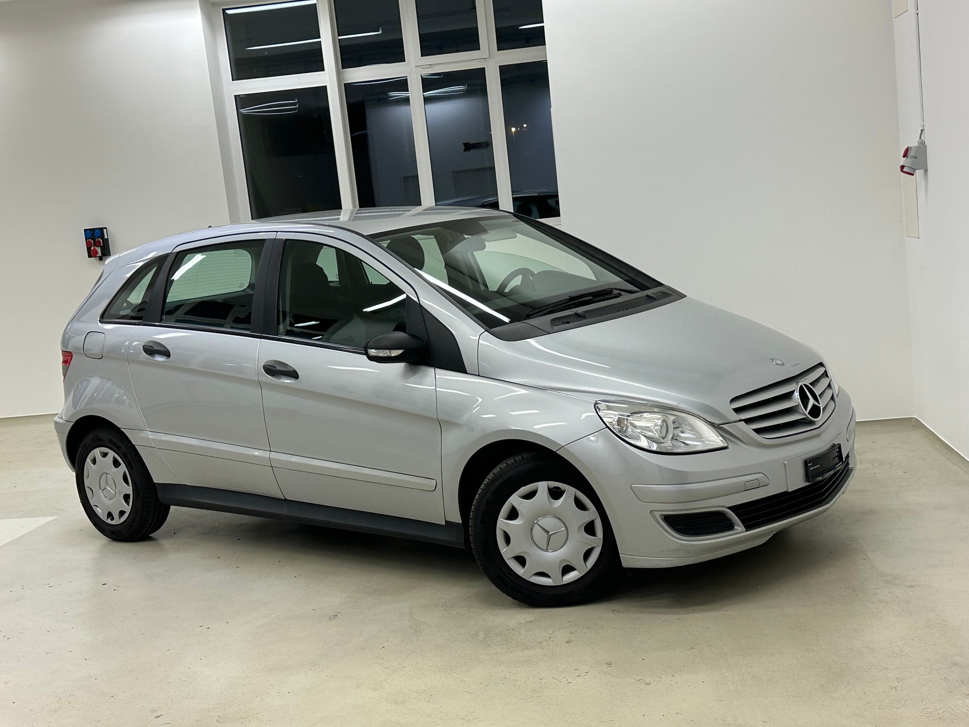 MERCEDES-BENZ B 170 (B180) Automat