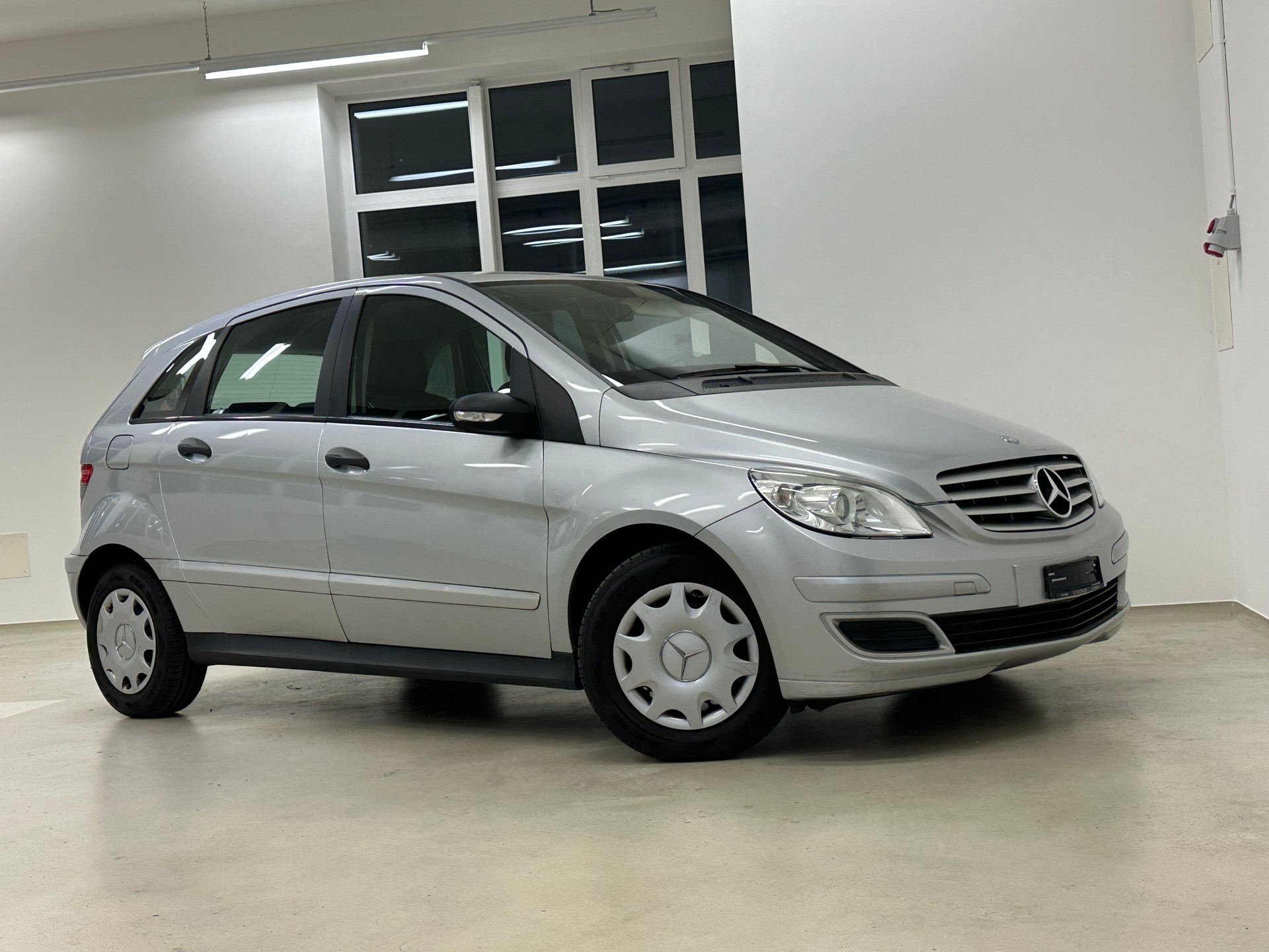 MERCEDES-BENZ B 170 (B180) Automat-showroom-element-3
