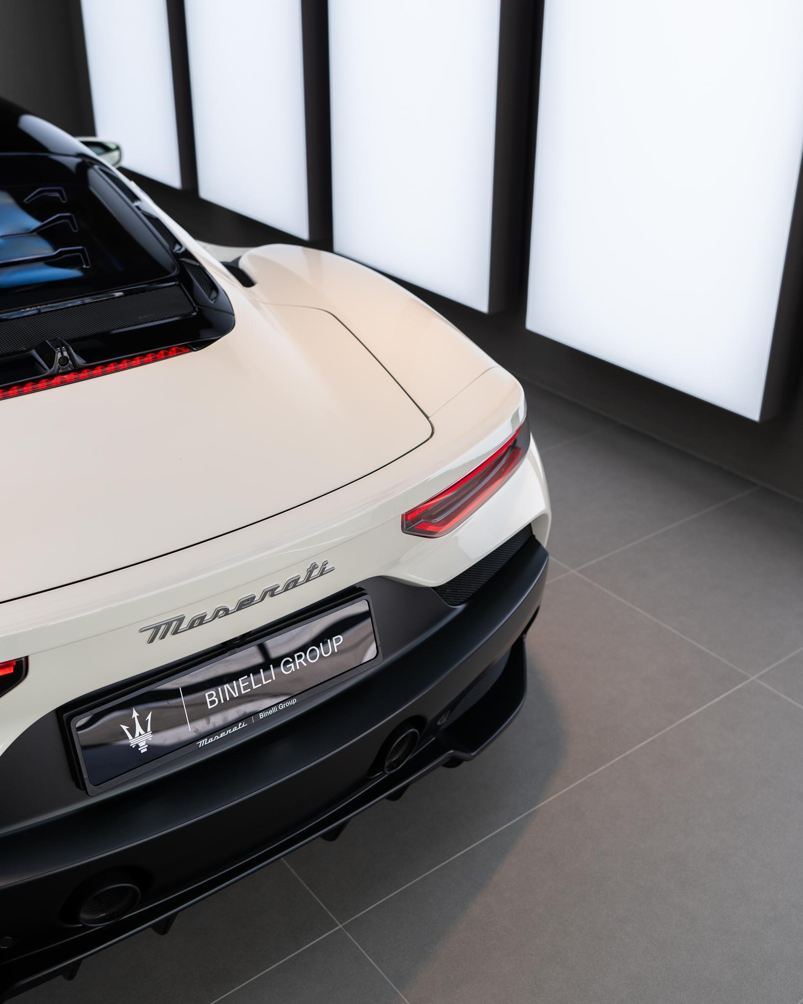 MASERATI MC20 - Bianco Alabastro FUORISERIE-image-3