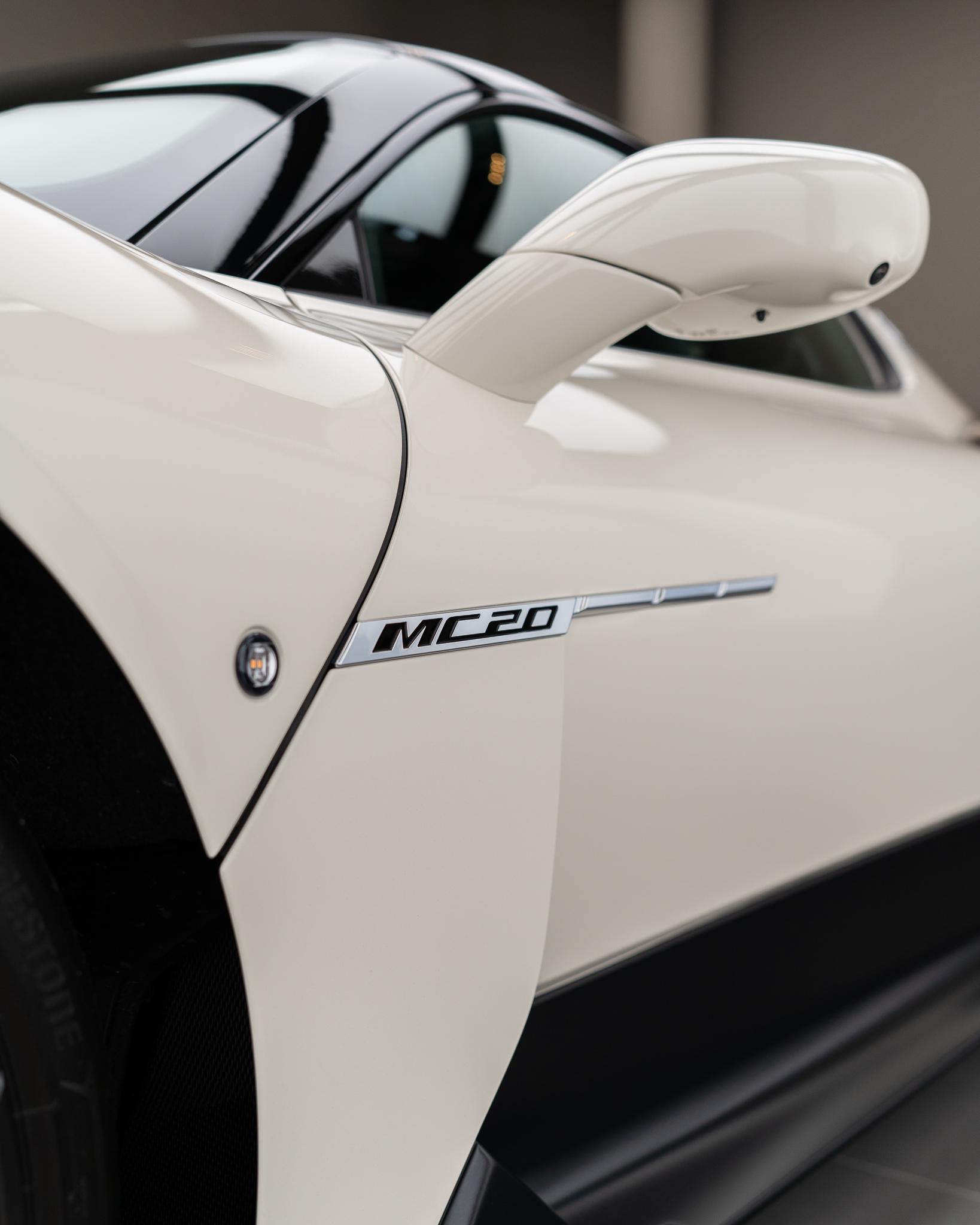 MASERATI MC20 - Bianco Alabastro FUORISERIE-image-5