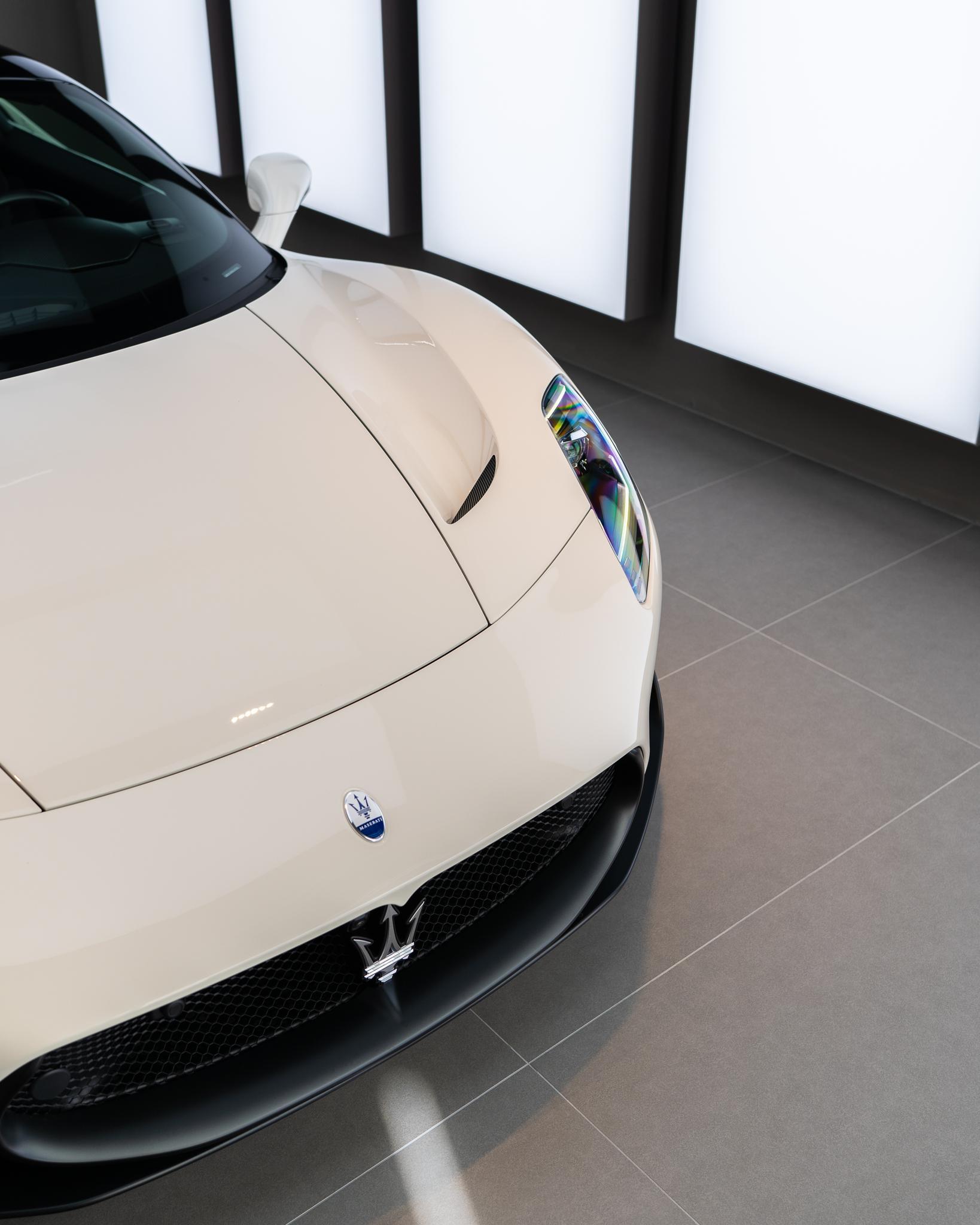 MASERATI MC20 - Bianco Alabastro FUORISERIE-image-4