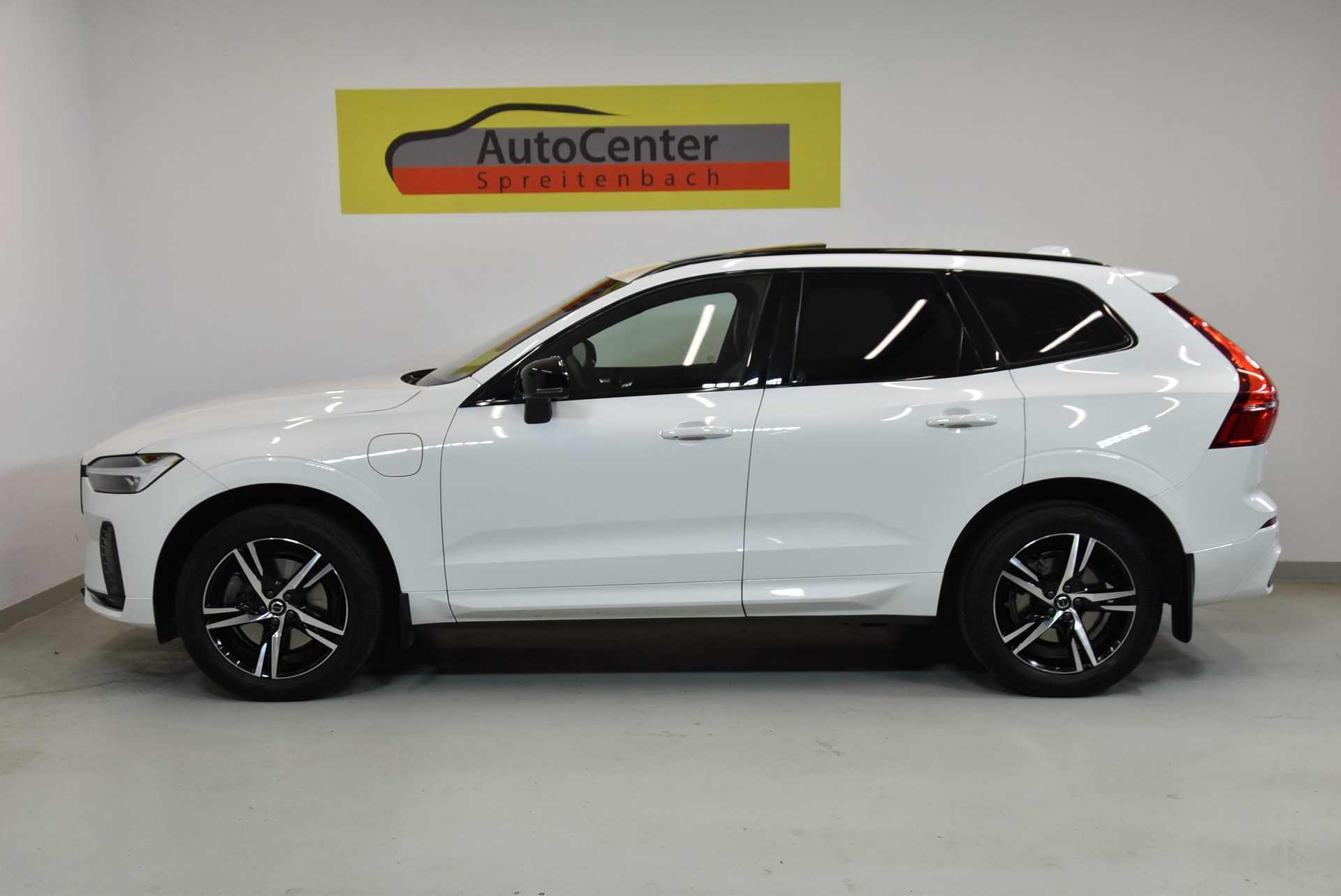 VOLVO XC60 T6 eAWD R-Design Geartronic-image-11