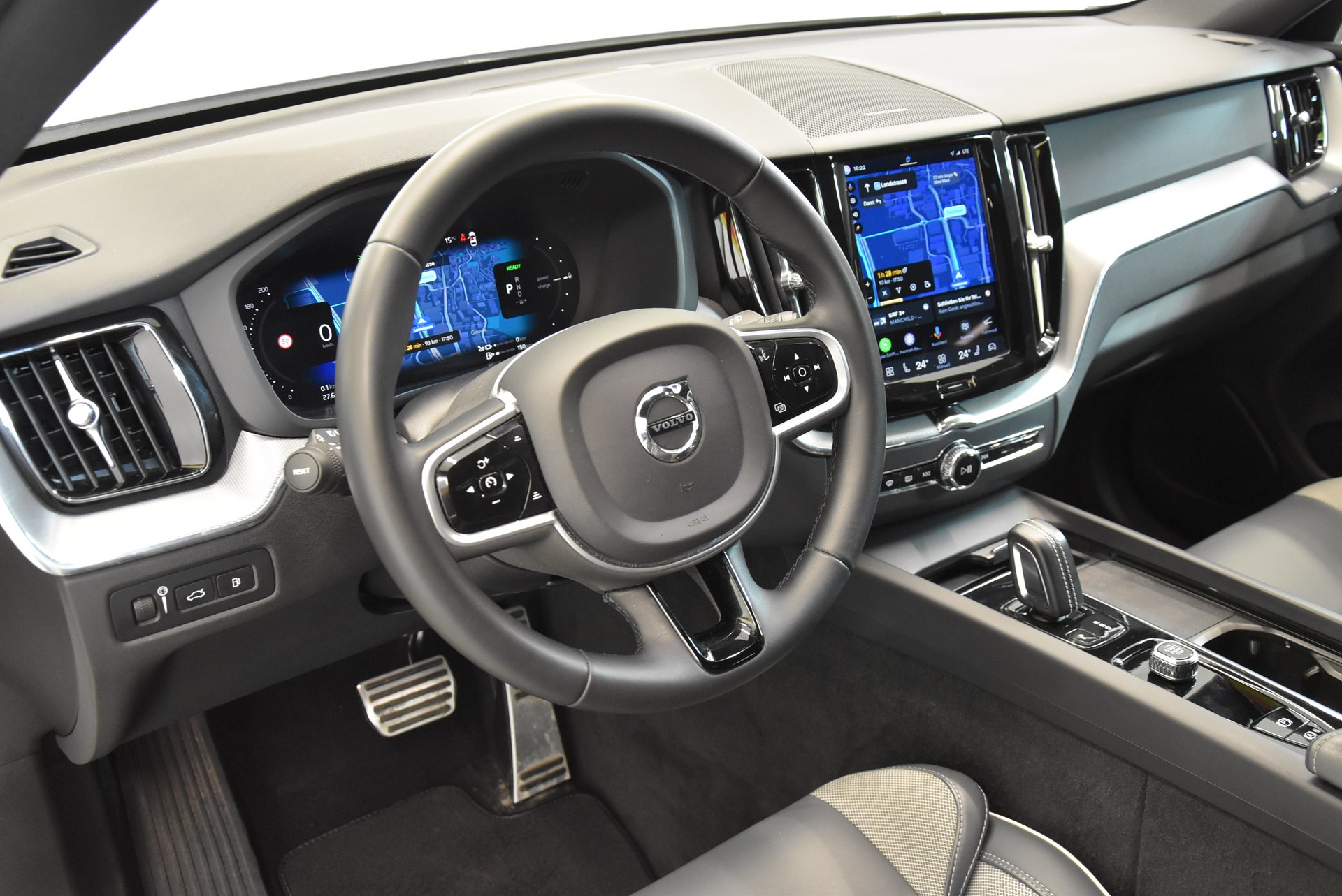 VOLVO XC60 T6 eAWD R-Design Geartronic-image-5