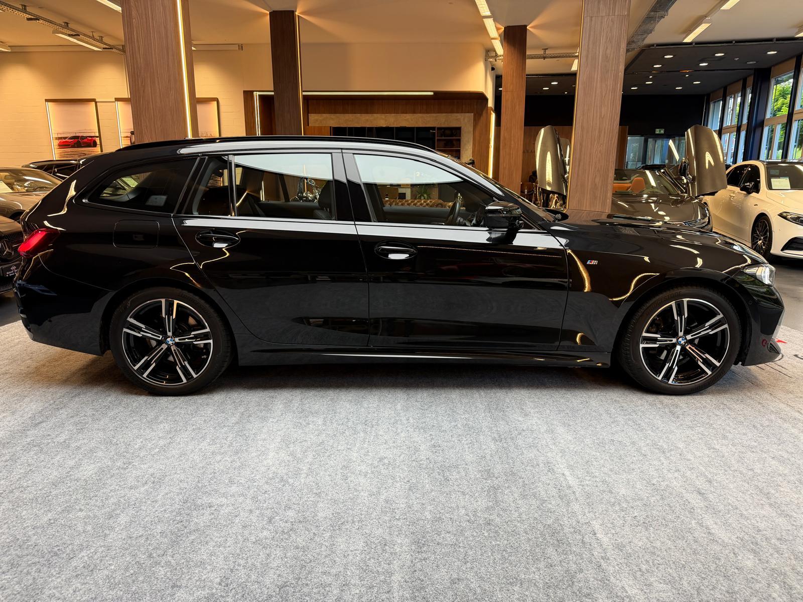 BMW 318i M-Sport Touring-image-8