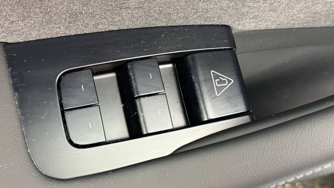 TESLA Model 3 RWD-image-8