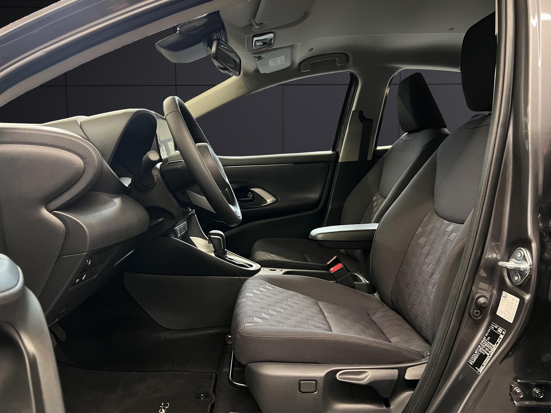 TOYOTA Yaris 1.5 VVT-i HSD Trend-image-9