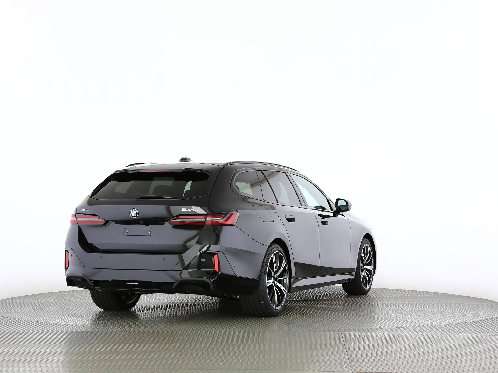 BMW 540d xDrive Touring-image-1