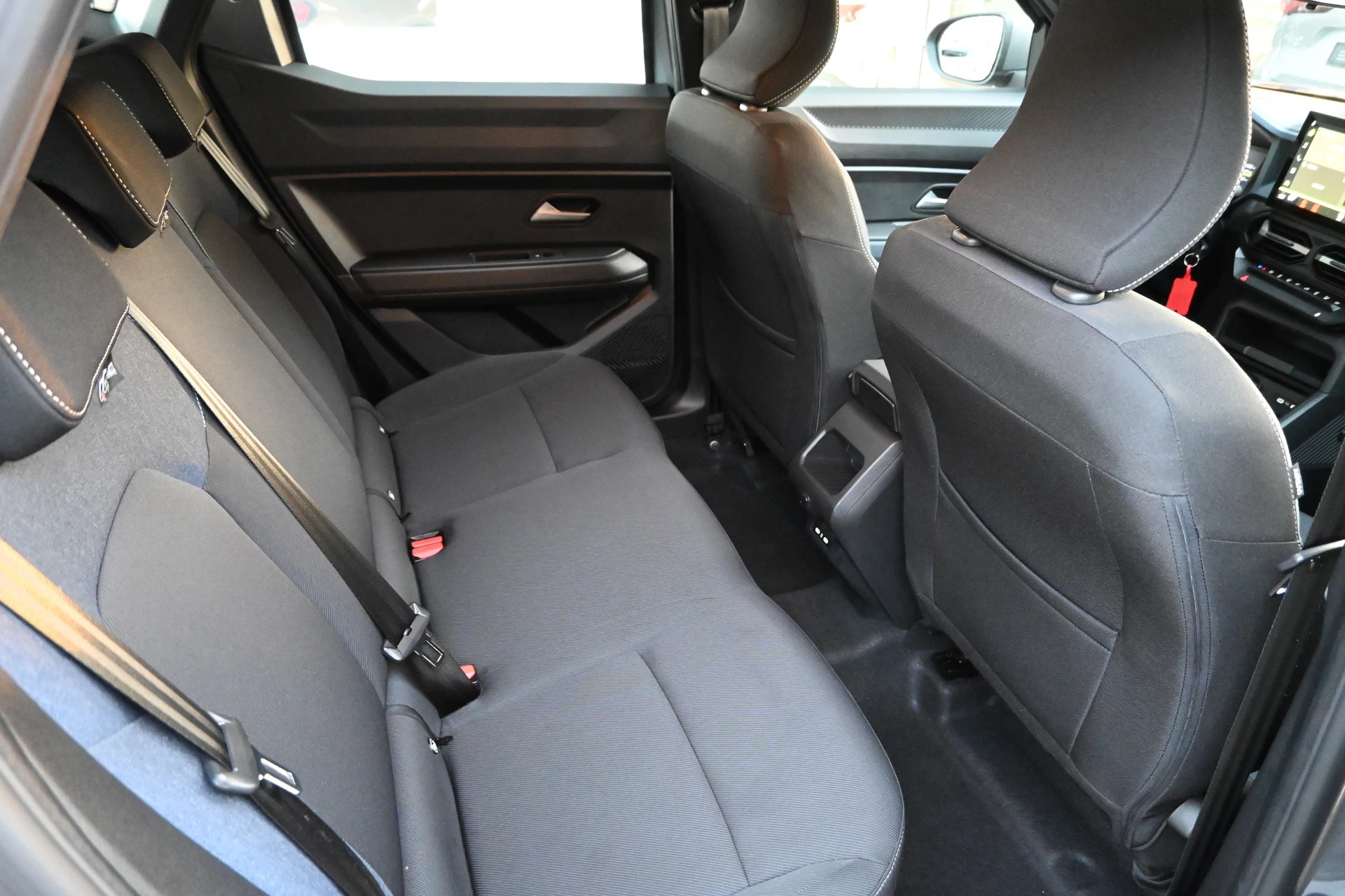 DACIA Duster 1.6 HEV 140 Expression Automat + Werksgarantie 06.2028-image-12