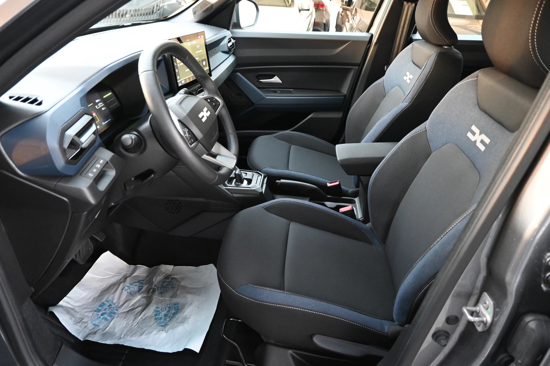 DACIA Duster 1.6 HEV 140 Expression Automat + Werksgarantie 06.2028-image-9