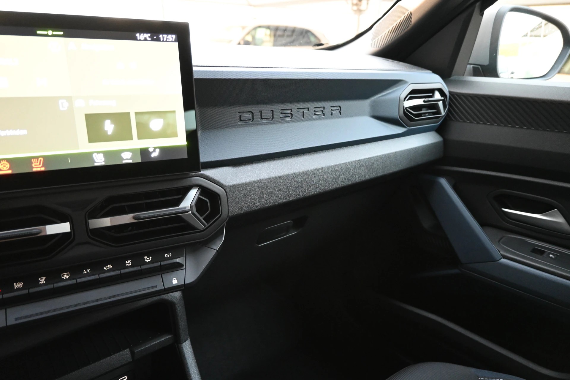 DACIA Duster 1.6 HEV 140 Expression Automat + Werksgarantie 06.2028-image-17