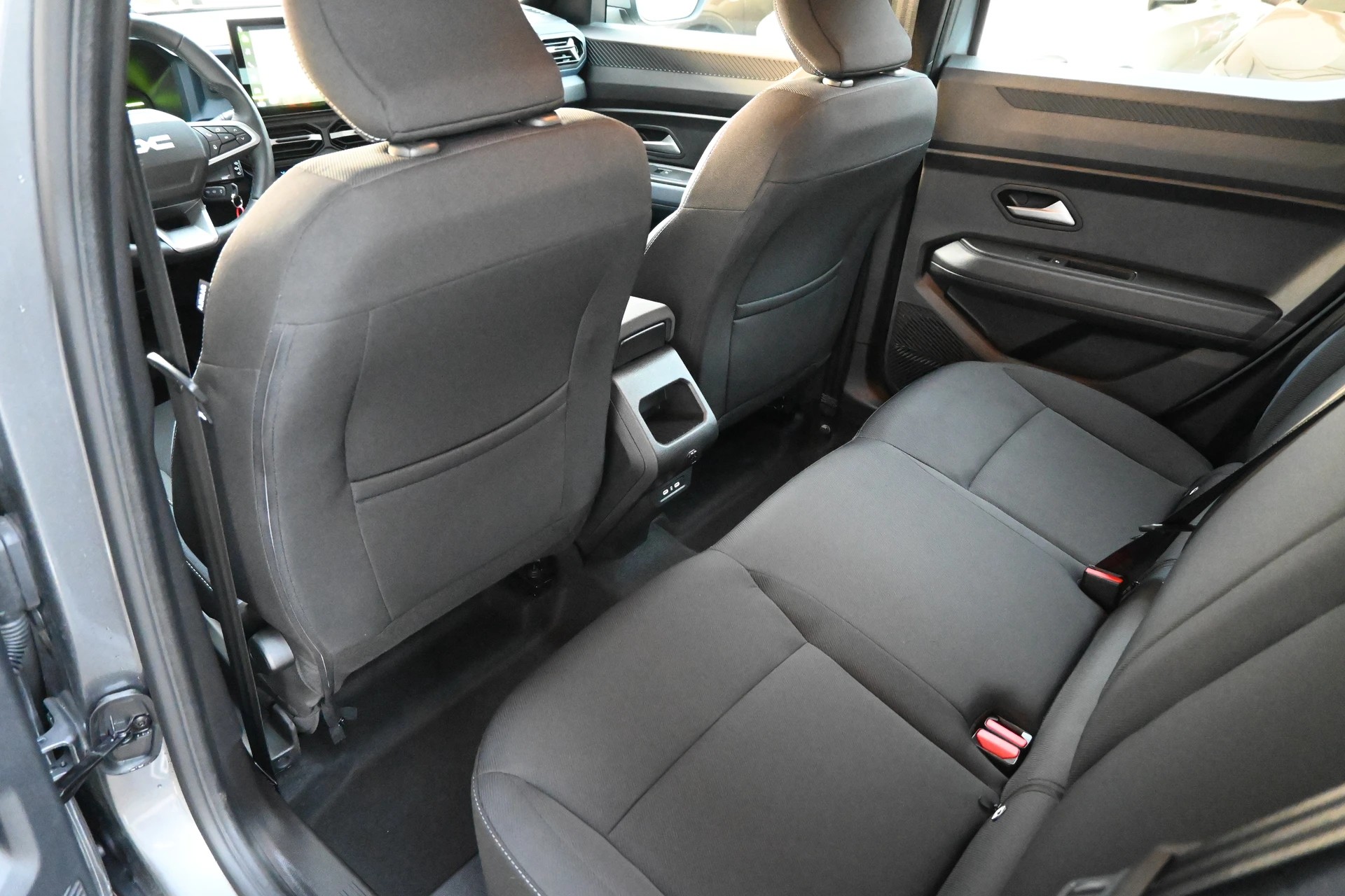 DACIA Duster 1.6 HEV 140 Expression Automat + Werksgarantie 06.2028-image-13