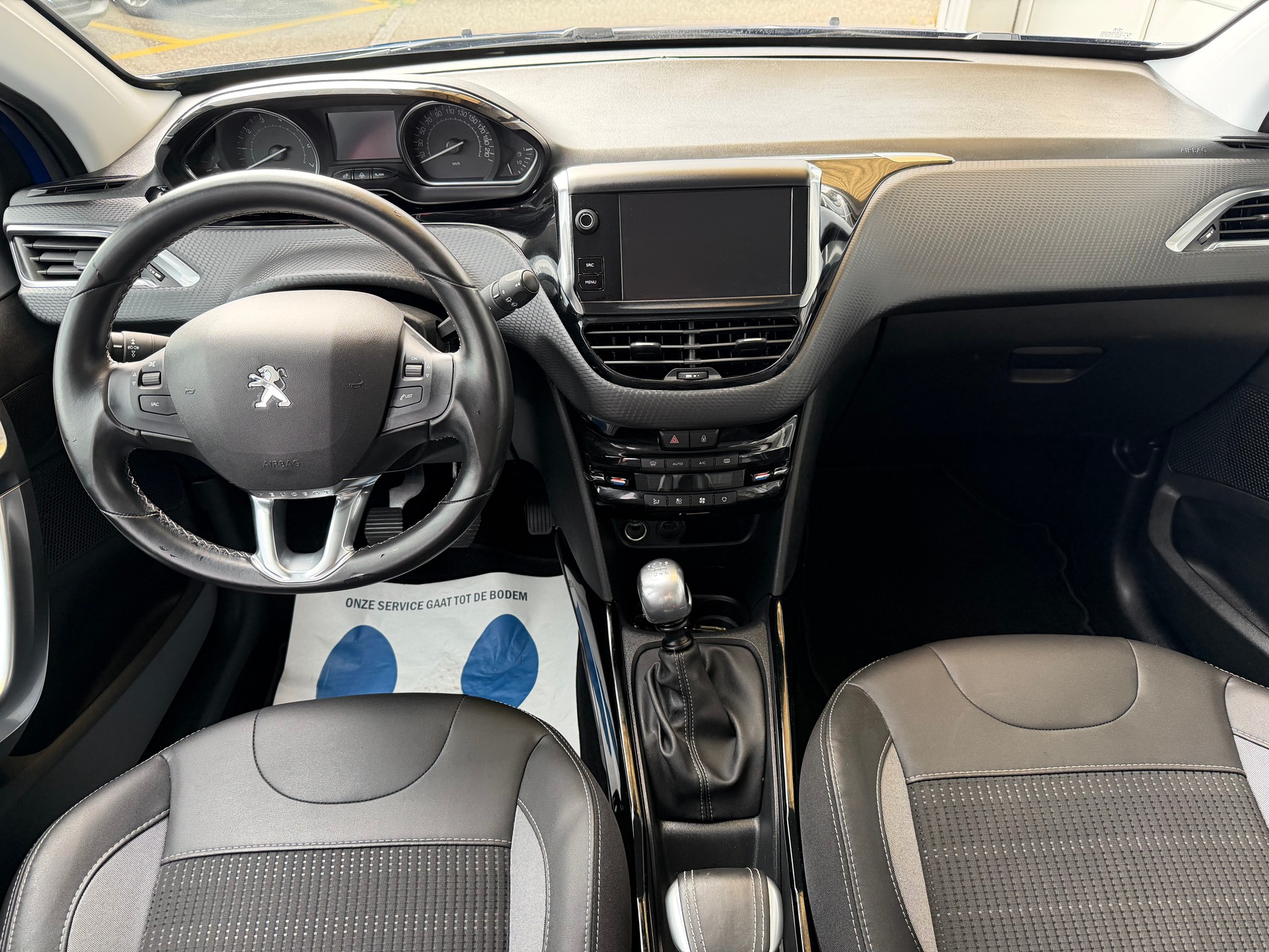 PEUGEOT 2008 1.2 PureTech Allure-image-9
