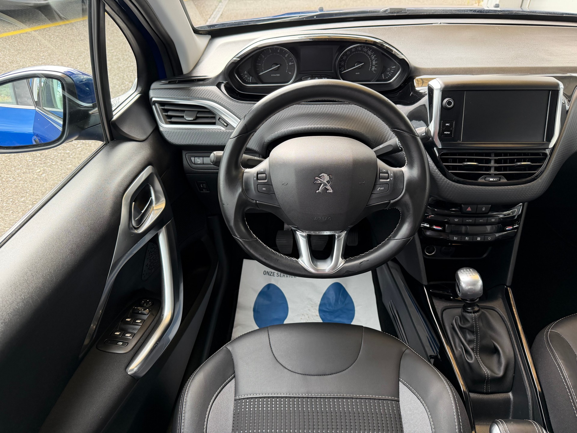 PEUGEOT 2008 1.2 PureTech Allure-image-8