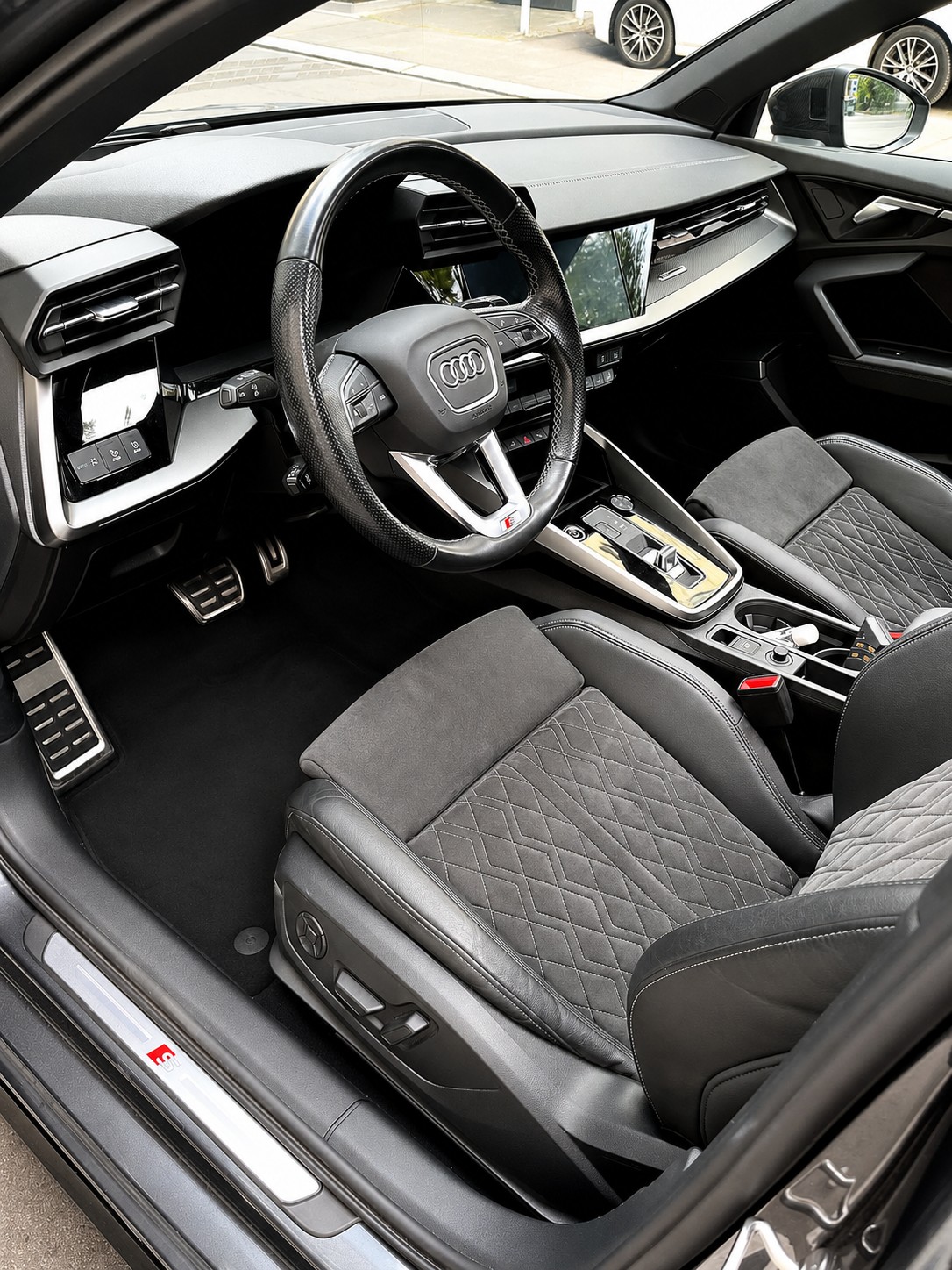 AUDI 1.4 40 TFSI e S Line S-Tronic-image-4