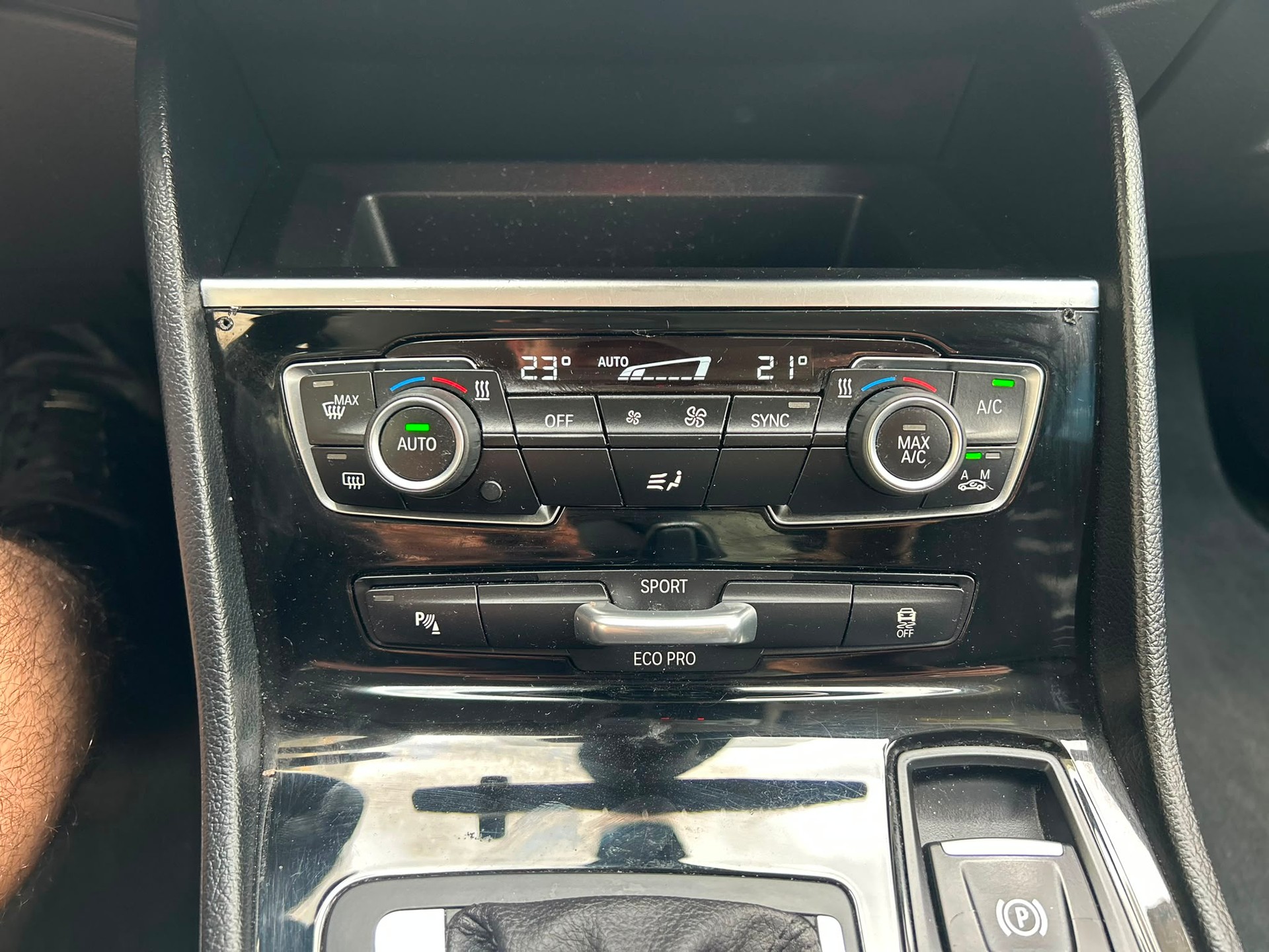 BMW 218d xDrive Gran Tourer Steptronic-image-12