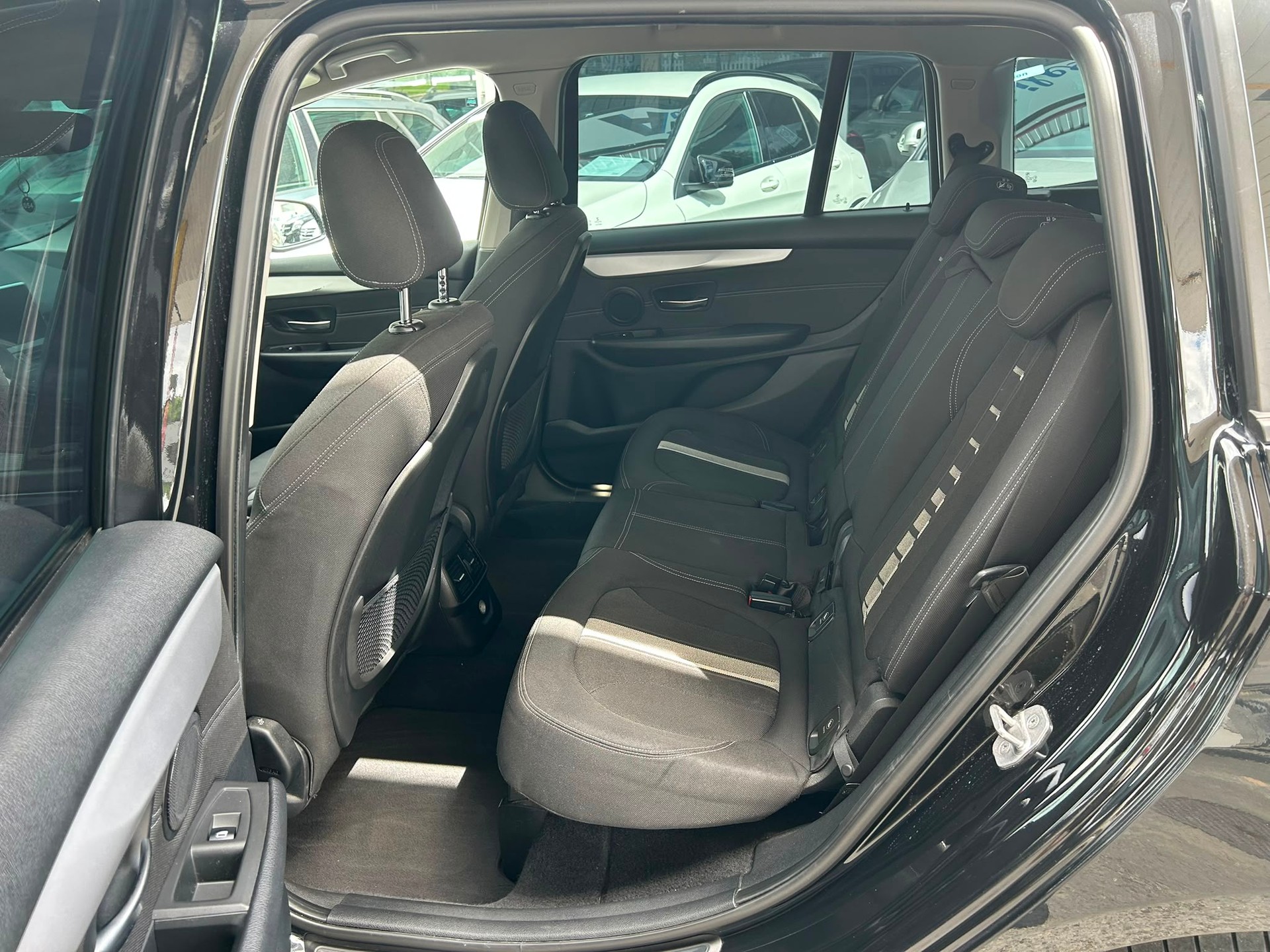 BMW 218d xDrive Gran Tourer Steptronic-image-4