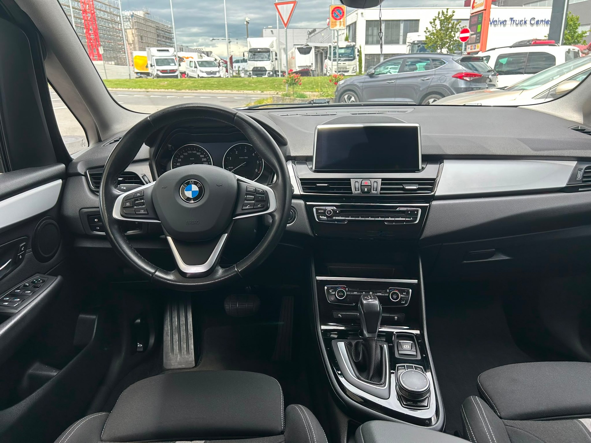 BMW 218d xDrive Gran Tourer Steptronic-image-6