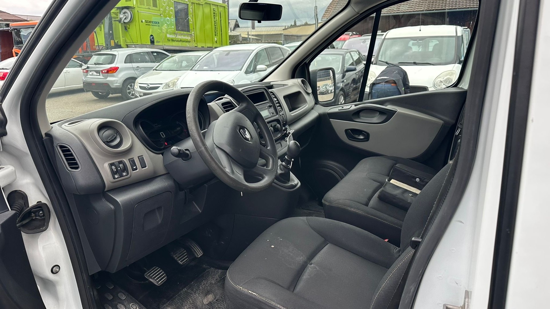 RENAULT Trafic 1.6 dCi 95 2.7t Access L1H1-image-6