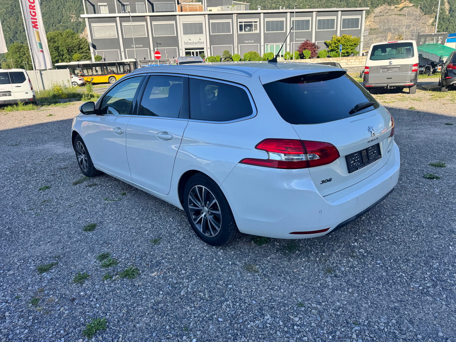PEUGEOT 308 SW 1.2 THP Business-image-6