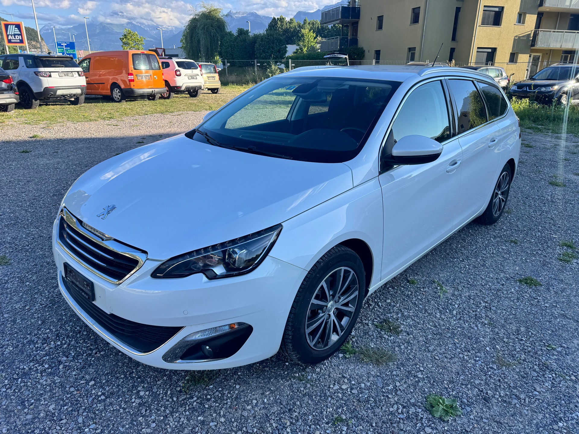 PEUGEOT 308 SW 1.2 THP Business-image-0