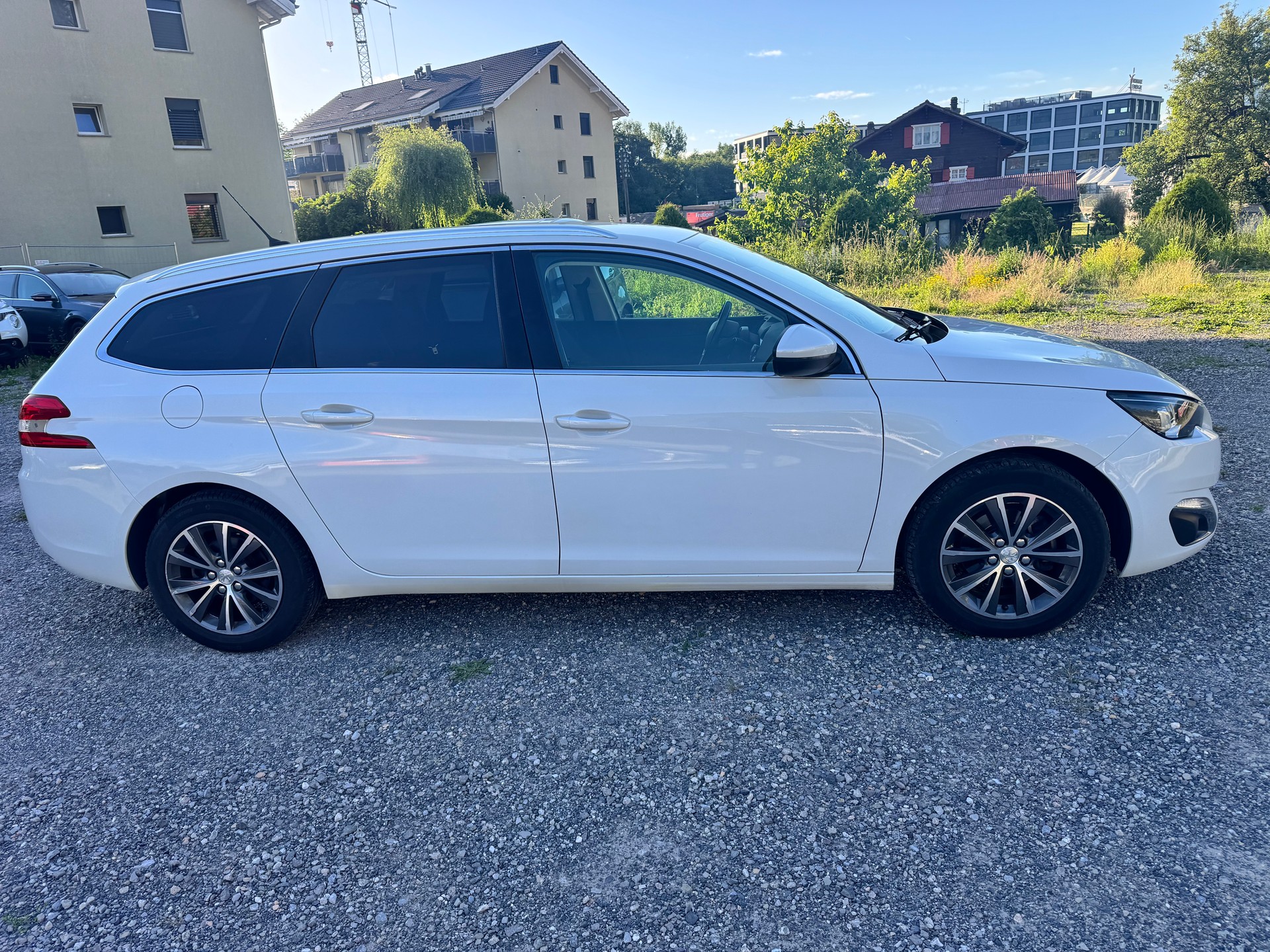 PEUGEOT 308 SW 1.2 THP Business-image-3