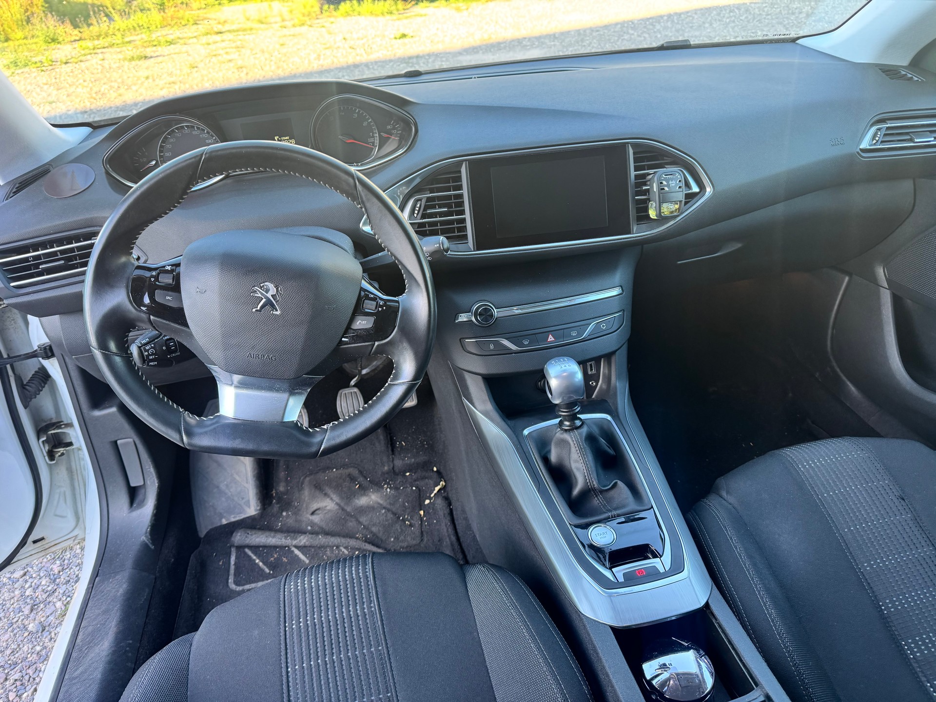 PEUGEOT 308 SW 1.2 THP Business-image-8