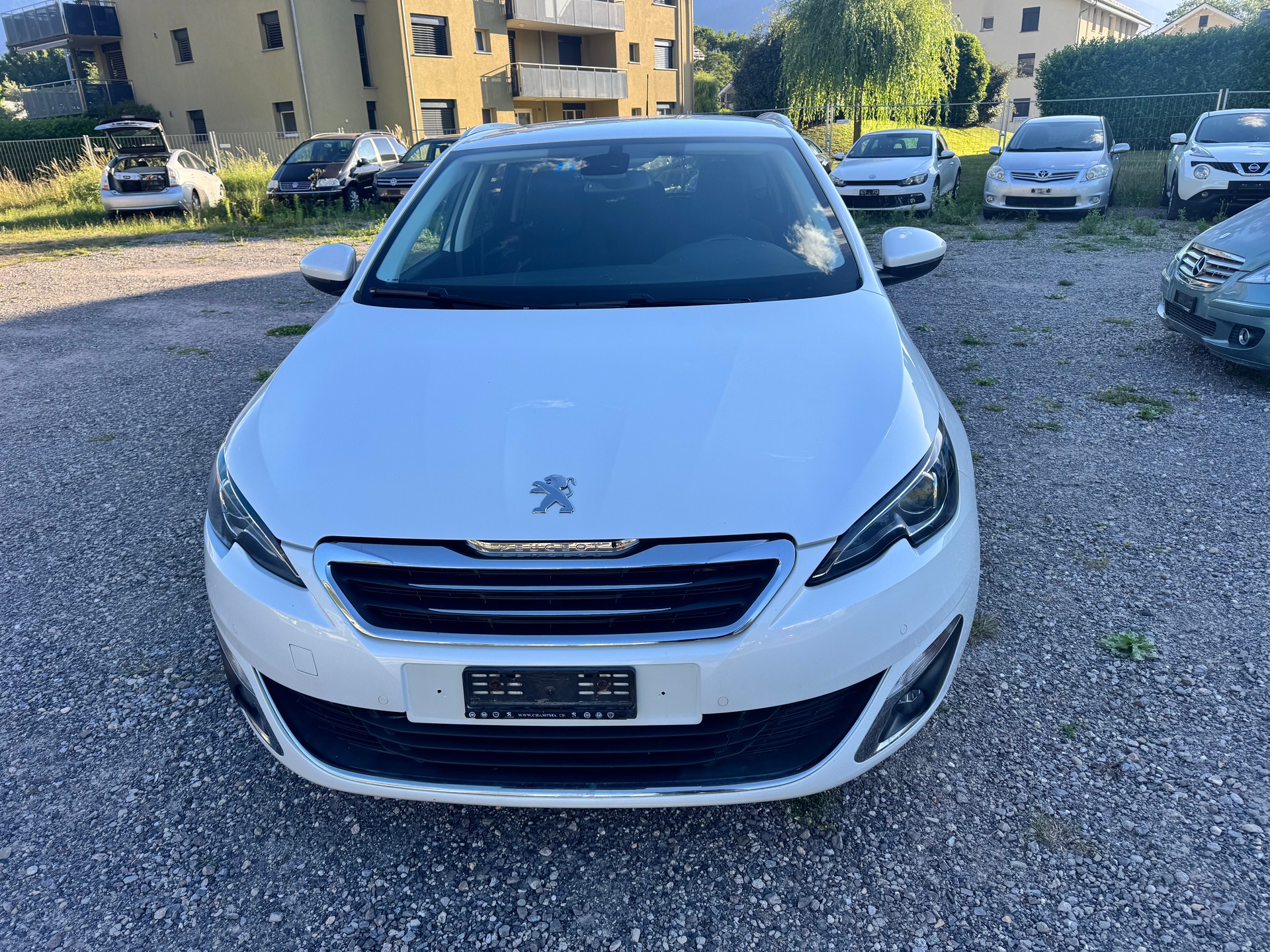 PEUGEOT 308 SW 1.2 THP Business-image-1