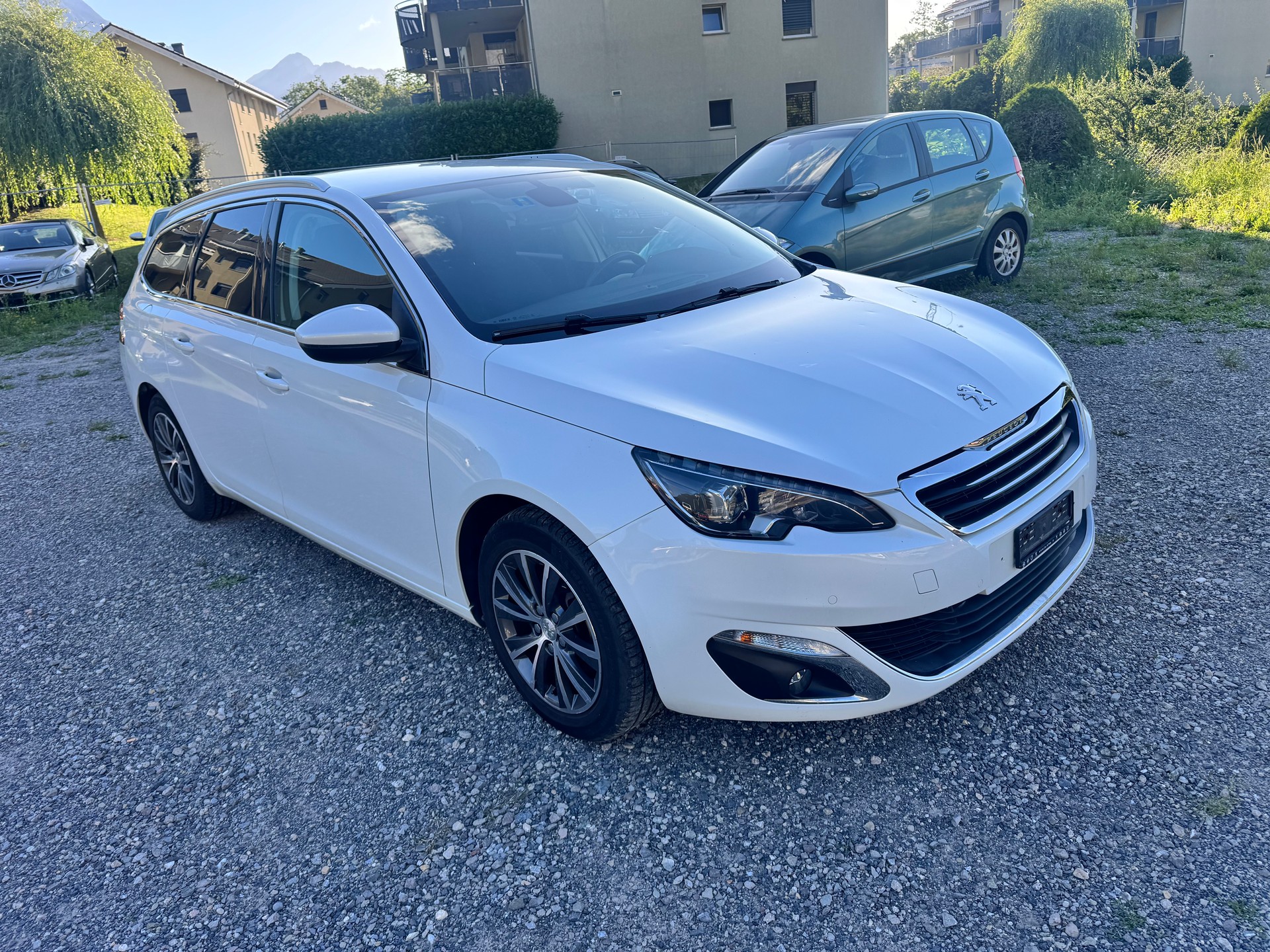 PEUGEOT 308 SW 1.2 THP Business-image-2
