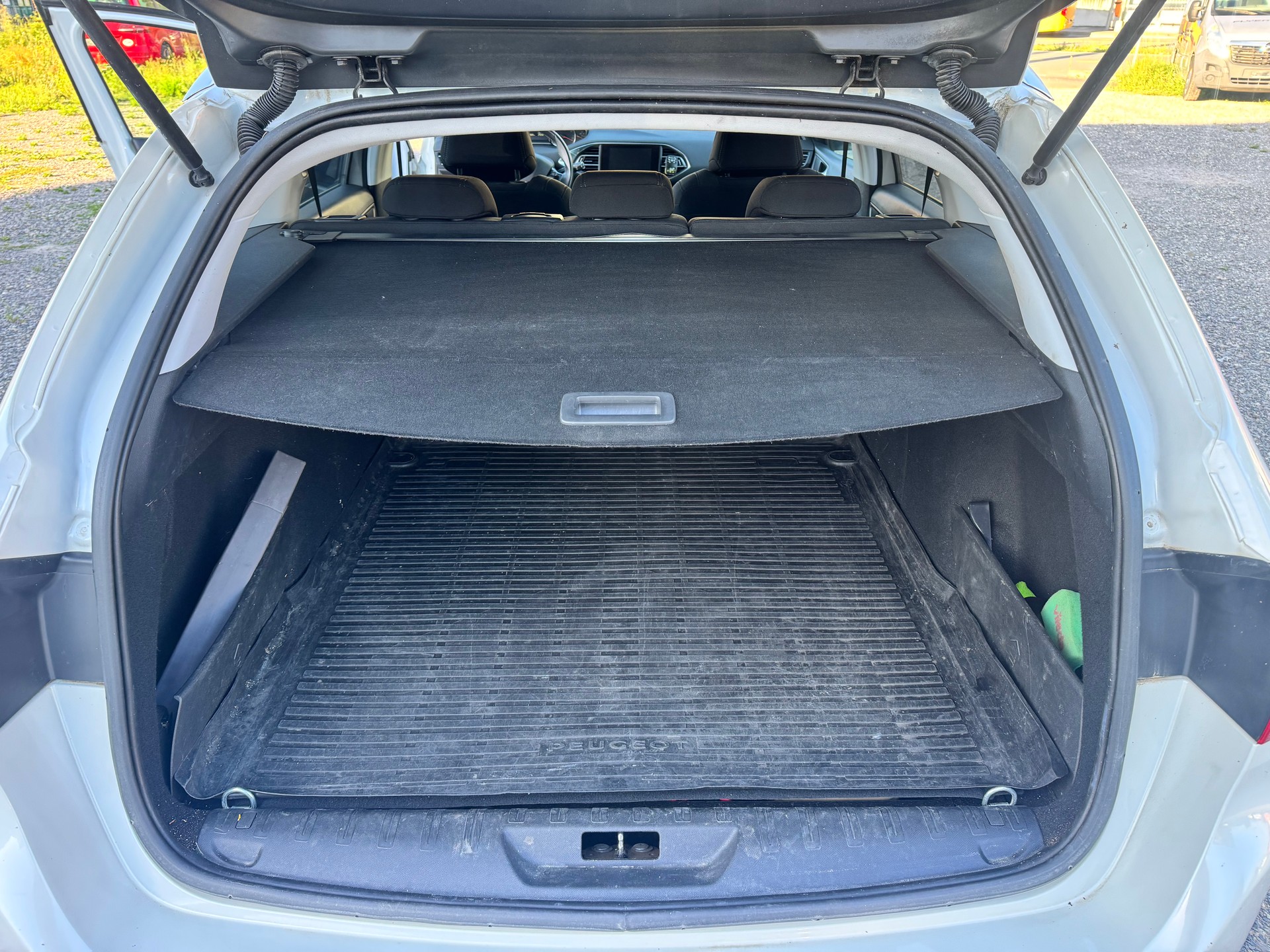 PEUGEOT 308 SW 1.2 THP Business-image-11