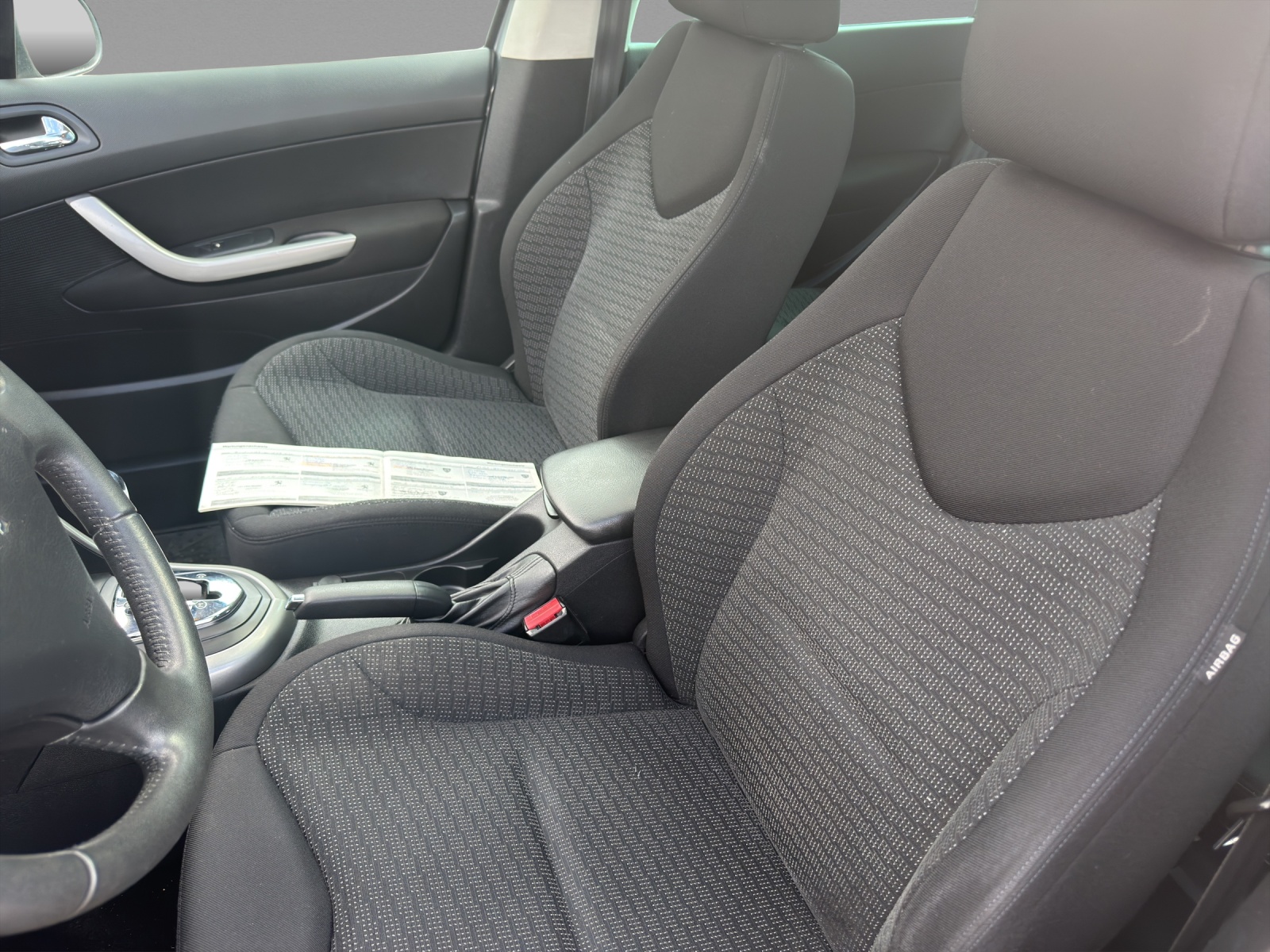 PEUGEOT 308 SW 2.0 HDI Sport Automatic-image-6