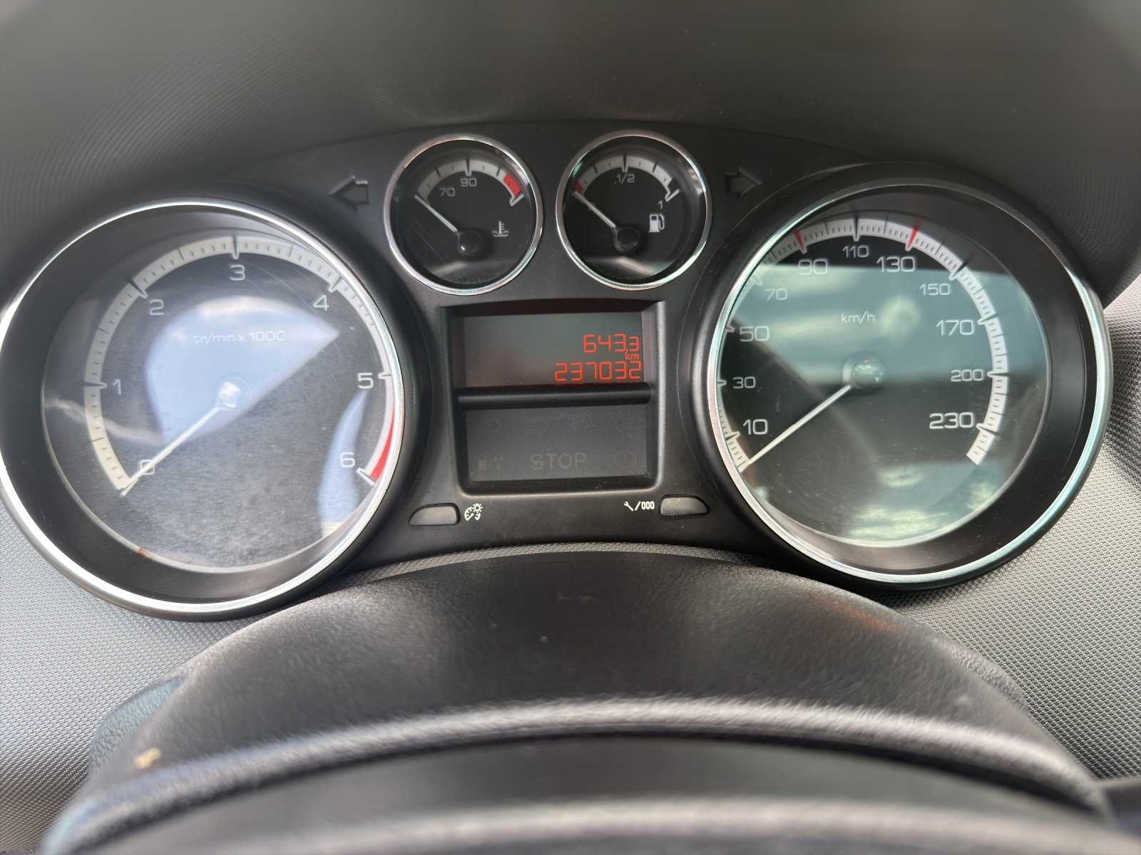 PEUGEOT 308 SW 2.0 HDI Sport Automatic-image-8