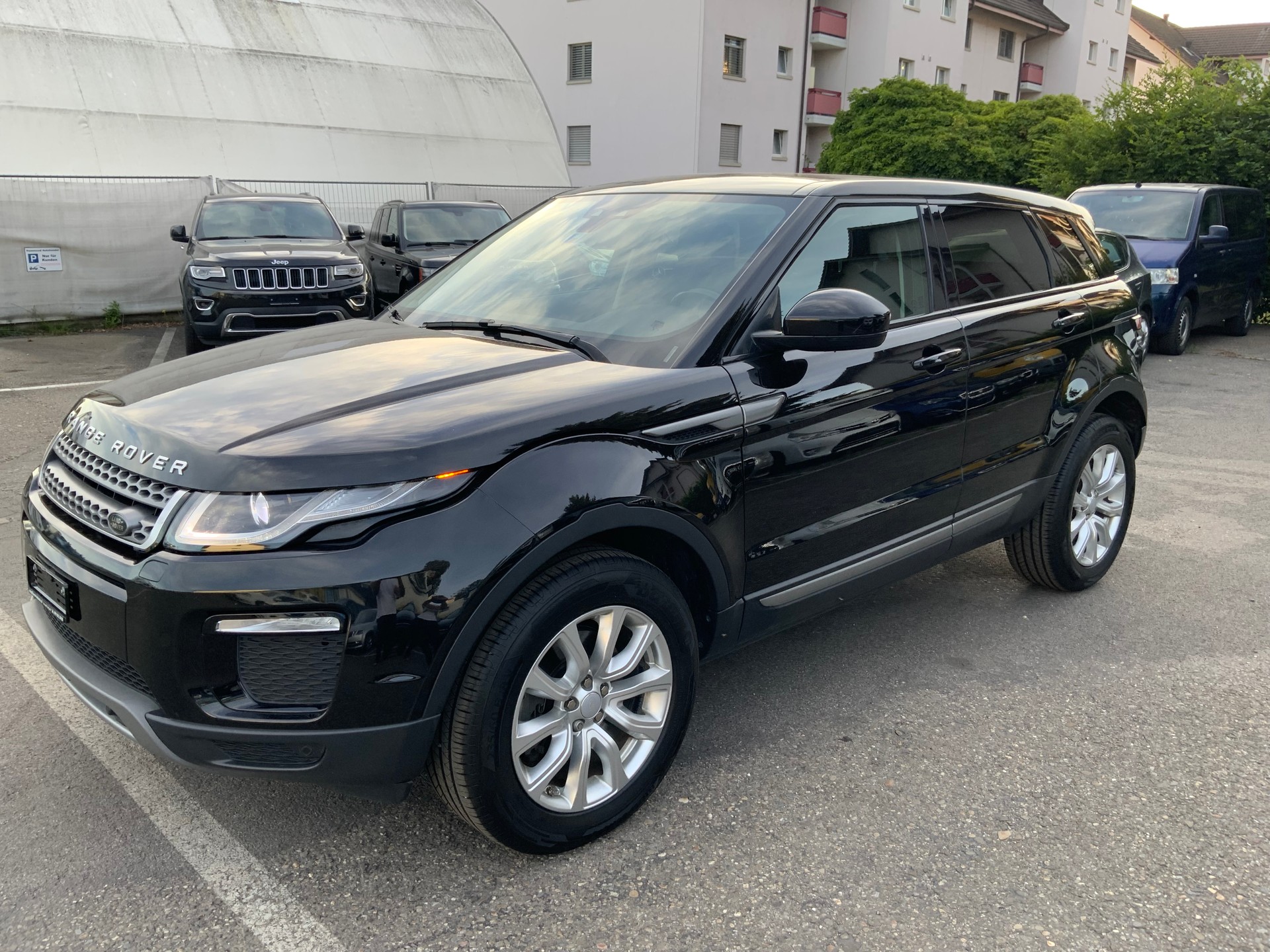LAND ROVER Range Rover Evoque 2.0 TD4 SE Advantage AT9-image-1