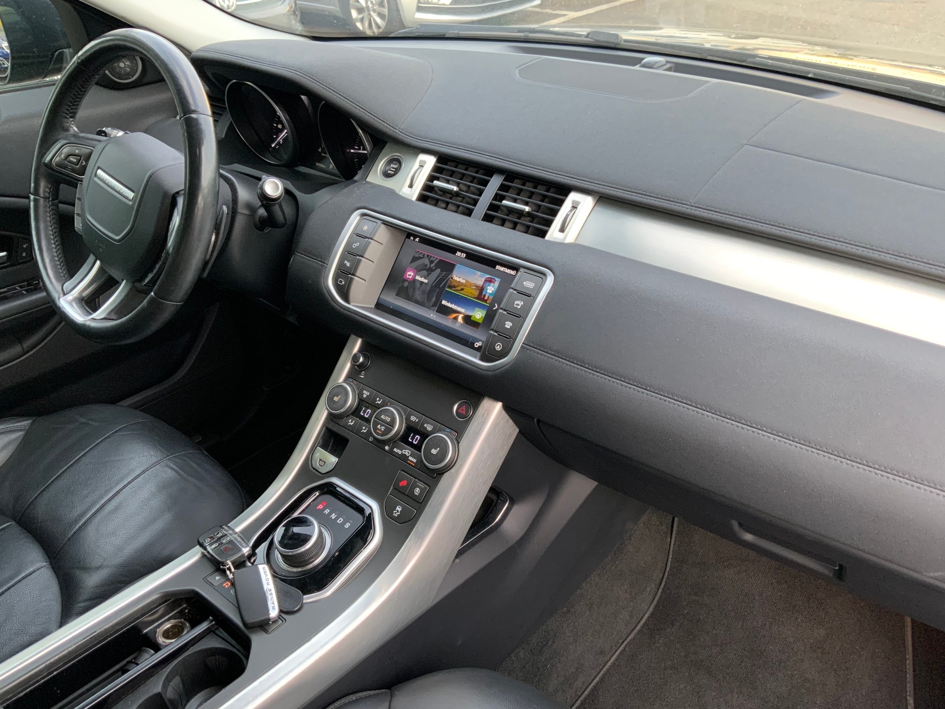 LAND ROVER Range Rover Evoque 2.0 TD4 SE Advantage AT9-image-9