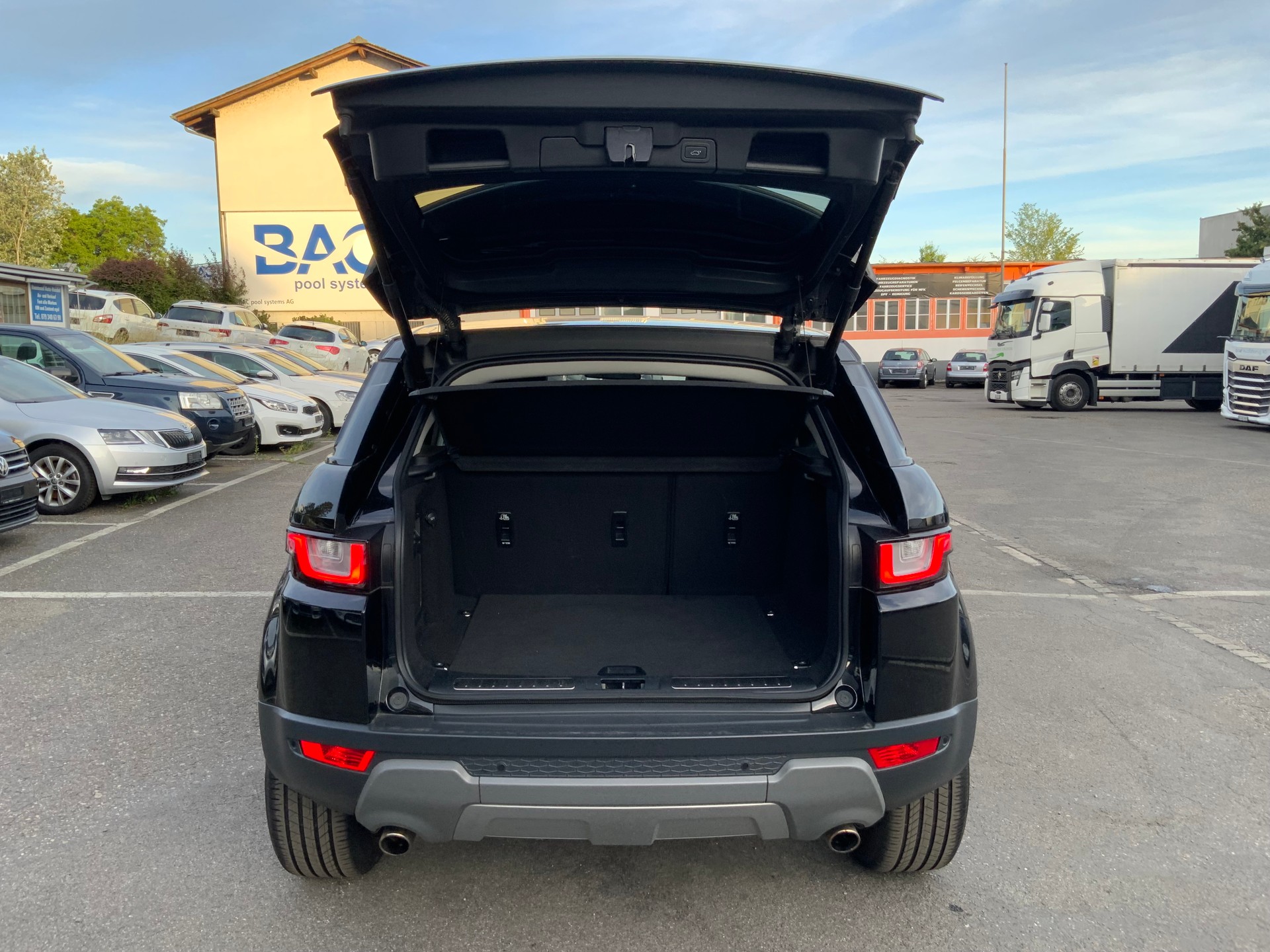 LAND ROVER Range Rover Evoque 2.0 TD4 SE Advantage AT9-image-6