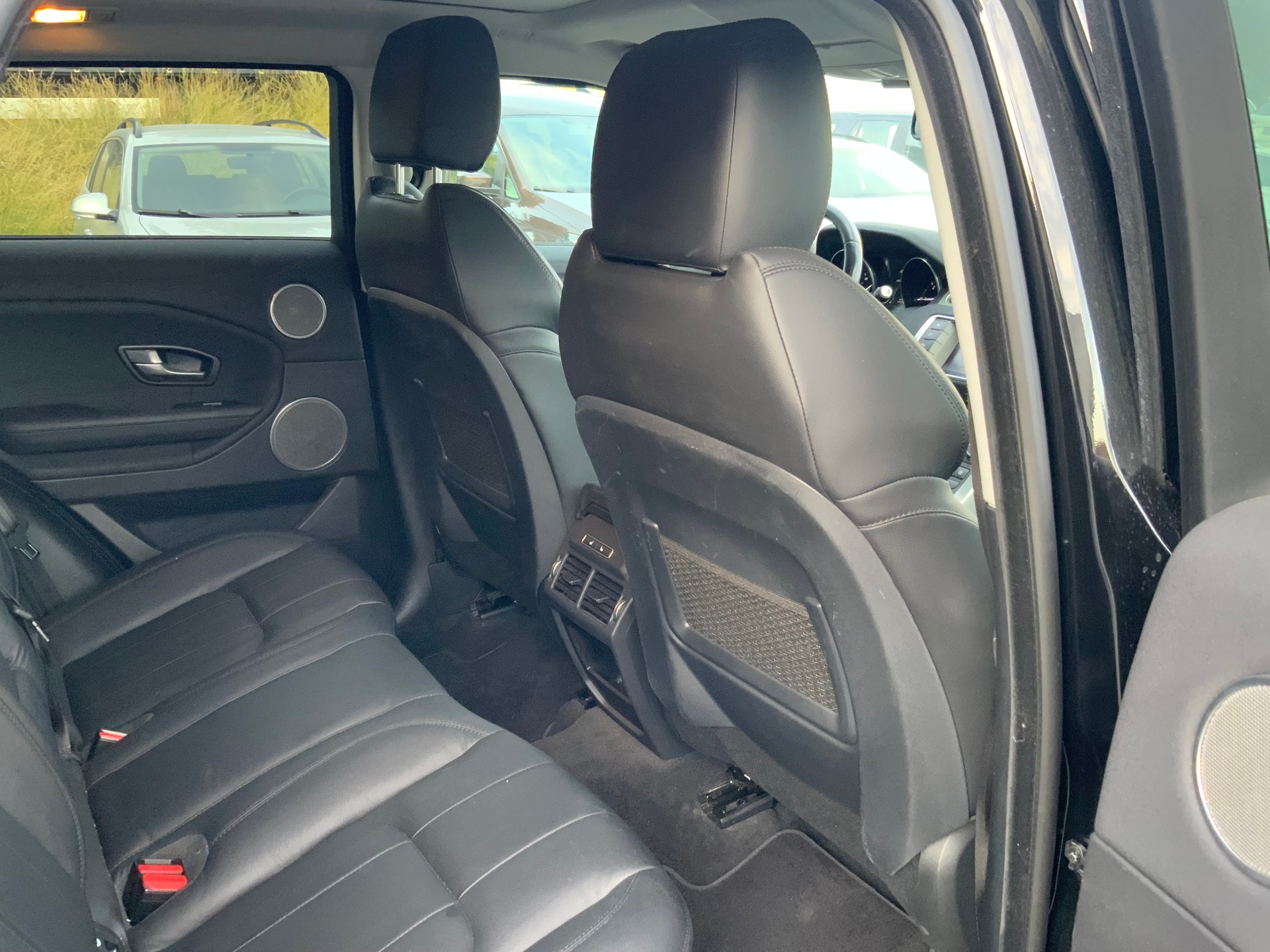 LAND ROVER Range Rover Evoque 2.0 TD4 SE Advantage AT9-image-11