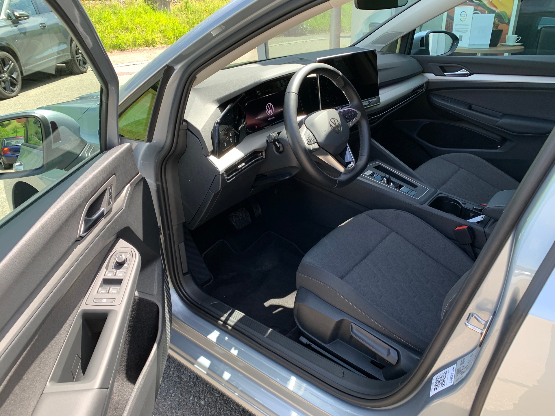 VW Golf Variant 1.5 eTSI mHEV Life-image-7