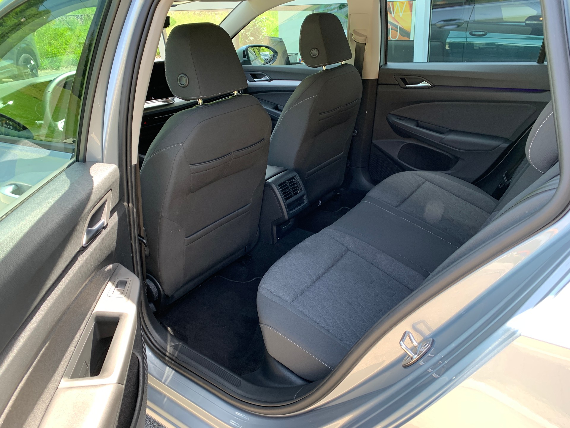 VW Golf Variant 1.5 eTSI mHEV Life-image-14