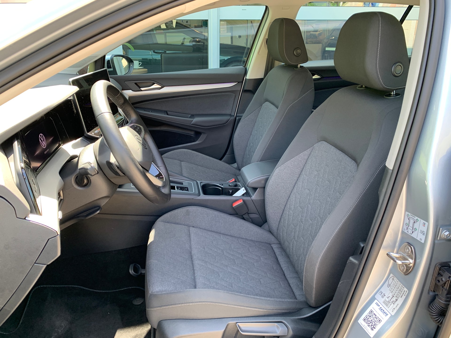 VW Golf Variant 1.5 eTSI mHEV Life-image-8
