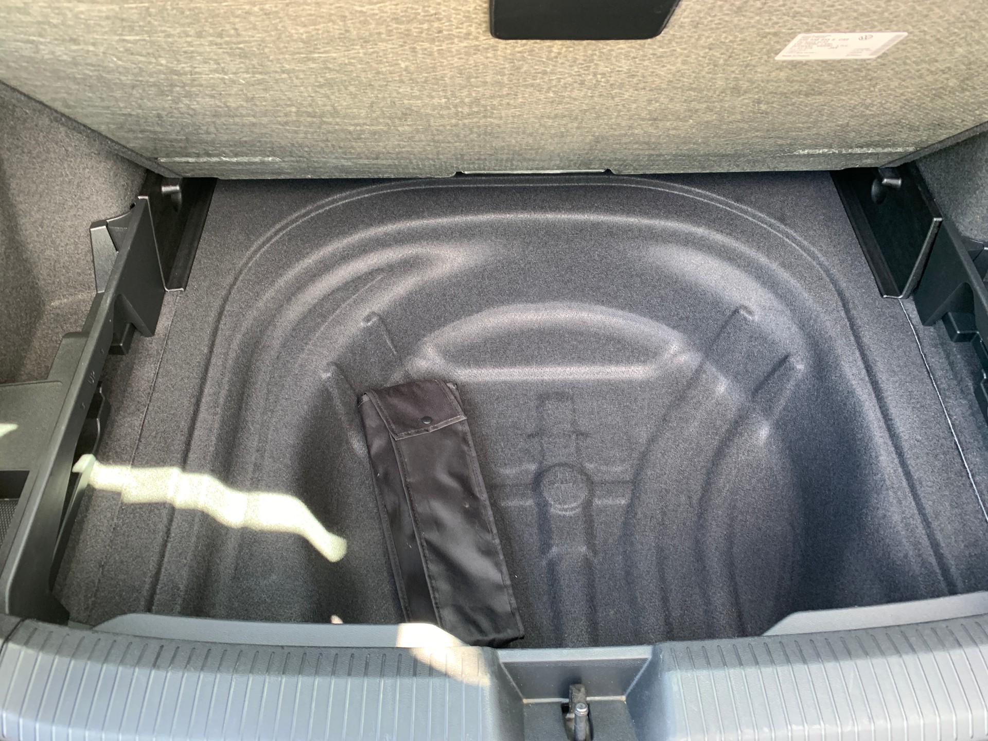VW Golf Variant 1.5 eTSI mHEV Life-image-17