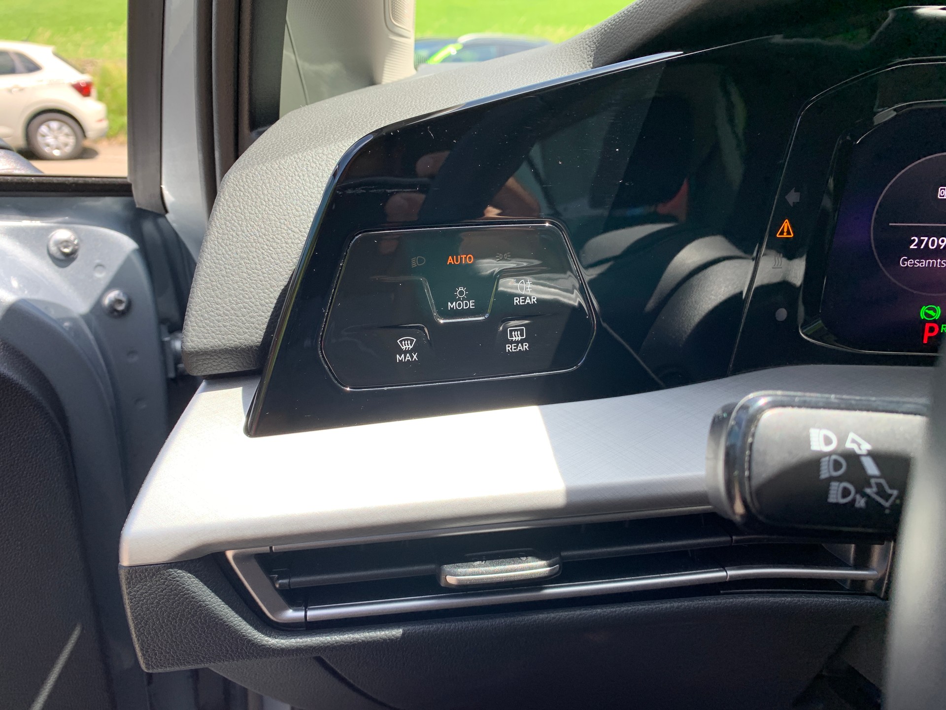 VW Golf Variant 1.5 eTSI mHEV Life-image-9