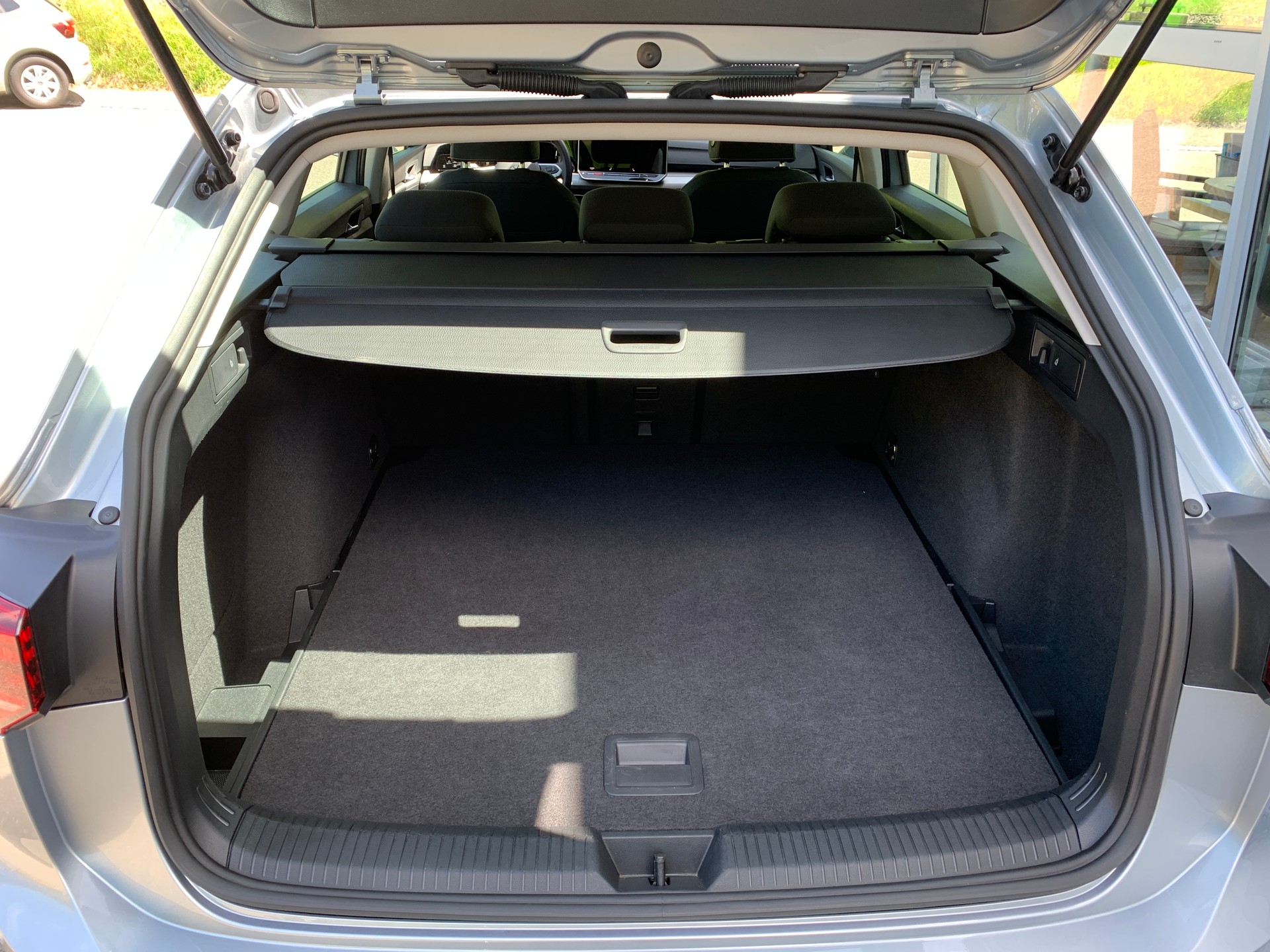VW Golf Variant 1.5 eTSI mHEV Life-image-16