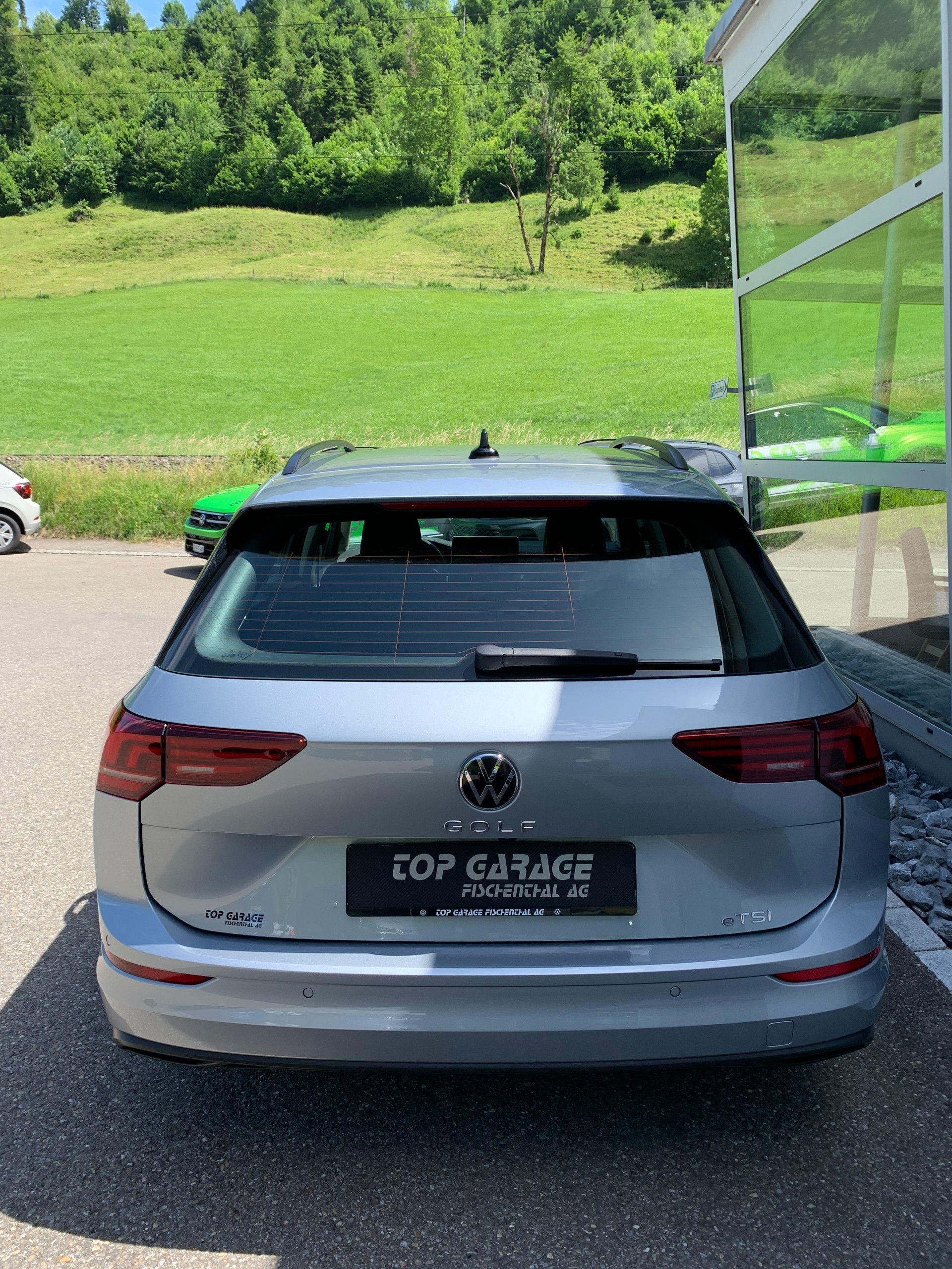 VW Golf Variant 1.5 eTSI mHEV Life-image-5