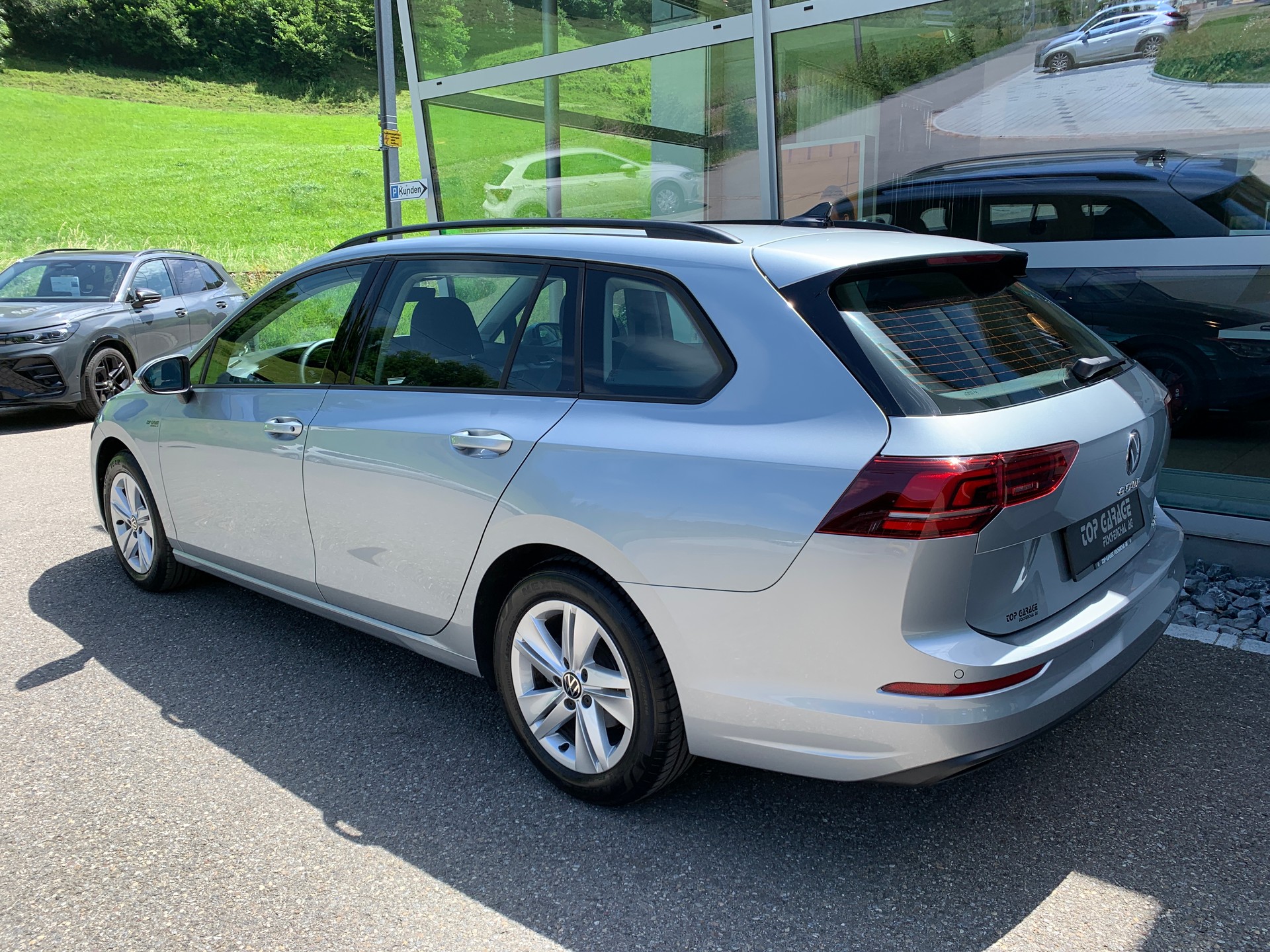 VW Golf Variant 1.5 eTSI mHEV Life-image-4