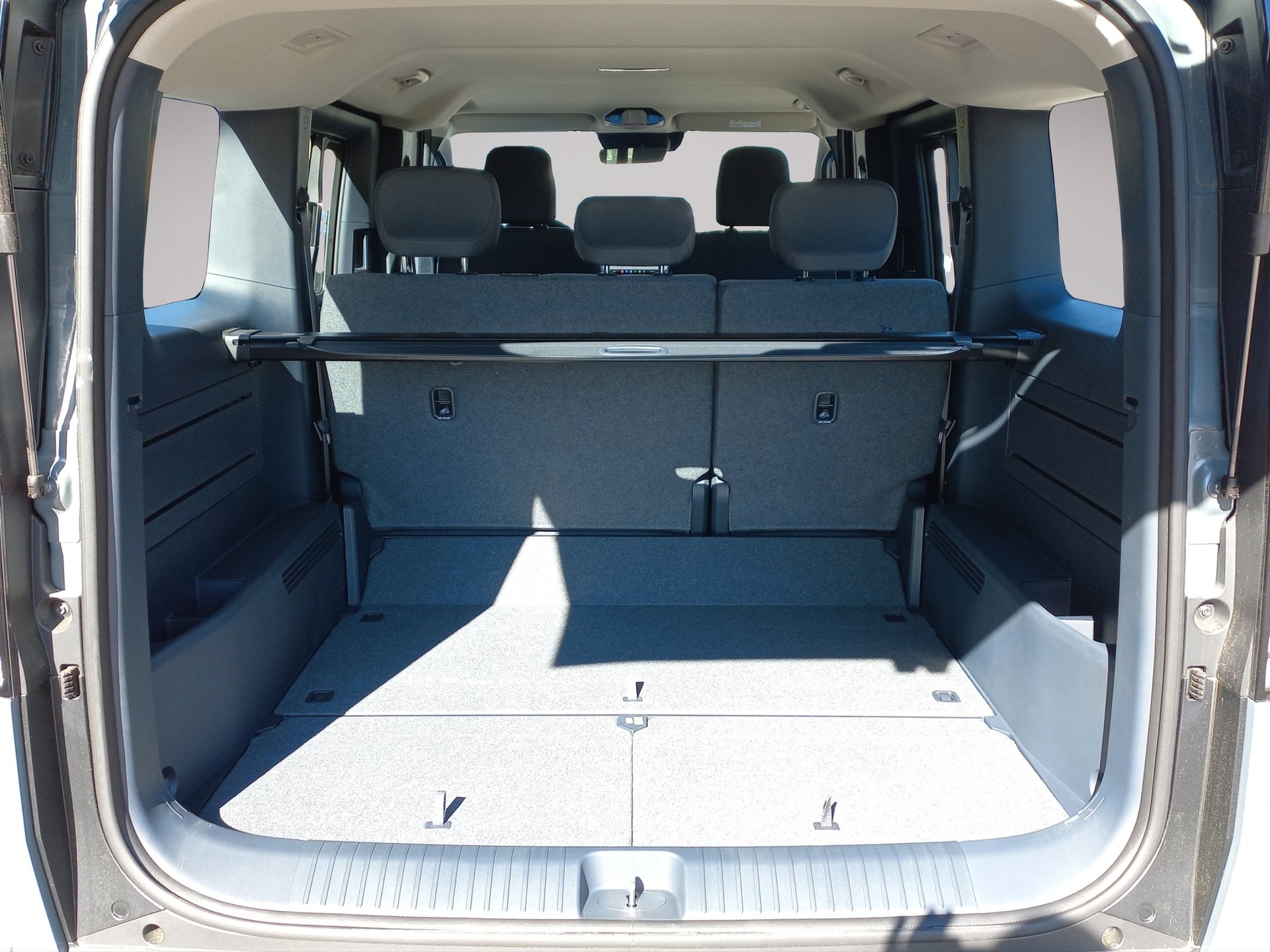 KIA PV5 71.2 kWh Plus-image-13