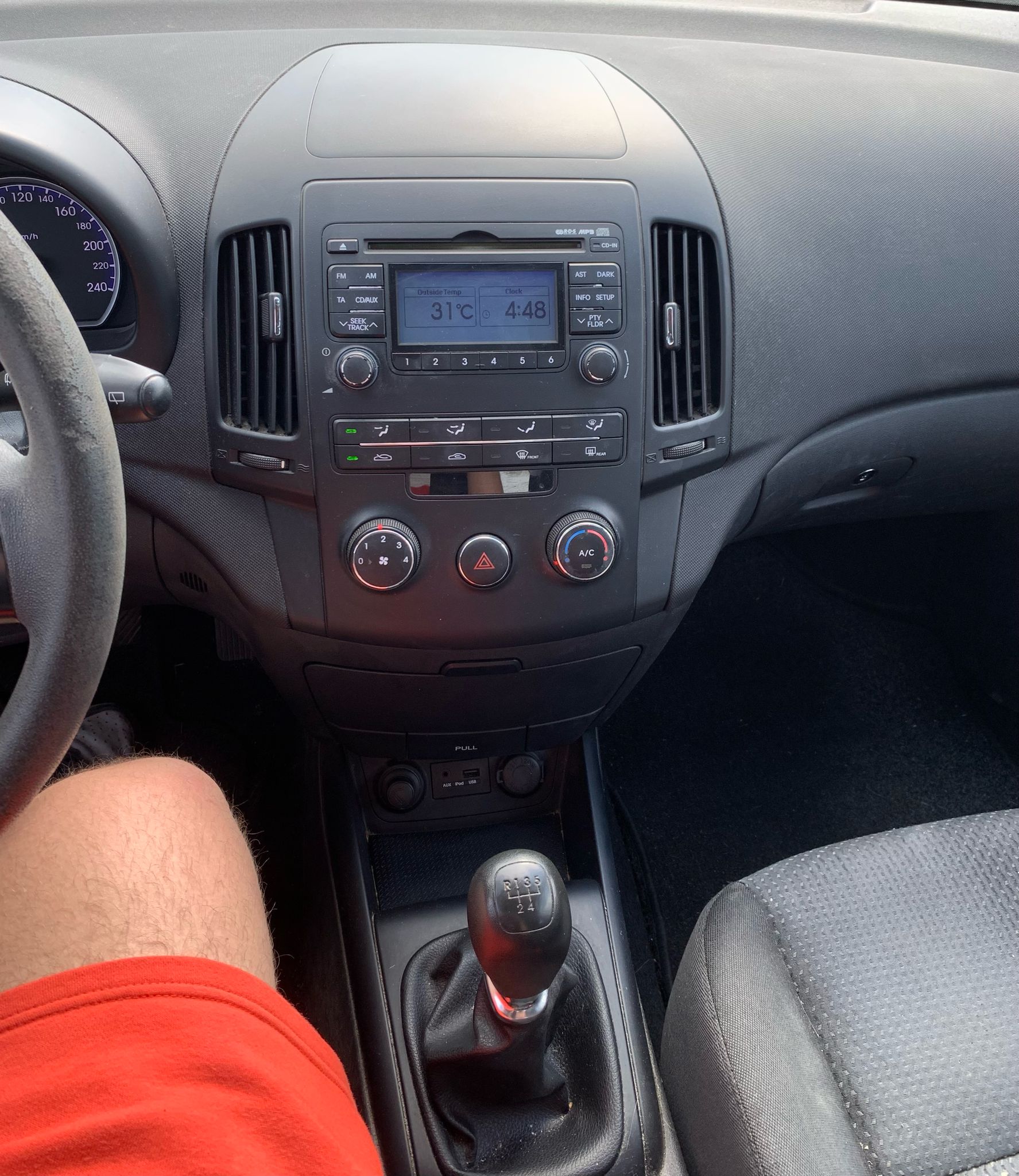 HYUNDAI i30 1.4 Comfort Limousine-image-9