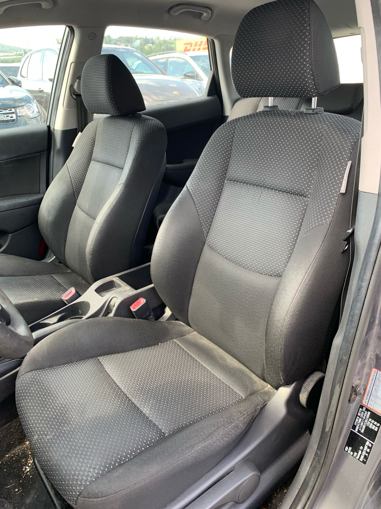 HYUNDAI i30 1.4 Comfort Limousine-image-12