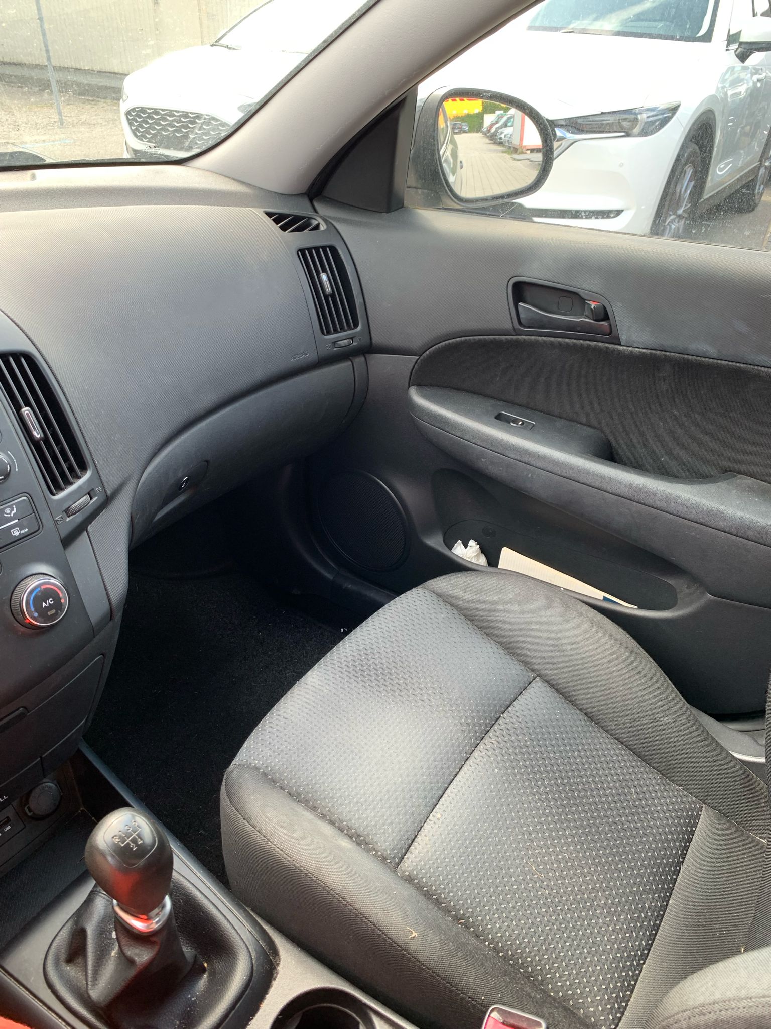 HYUNDAI i30 1.4 Comfort Limousine-image-15