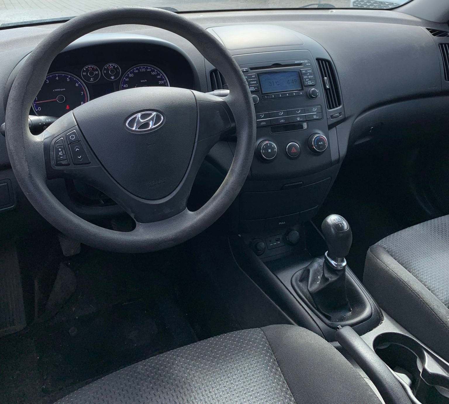 HYUNDAI i30 1.4 Comfort Limousine-image-10