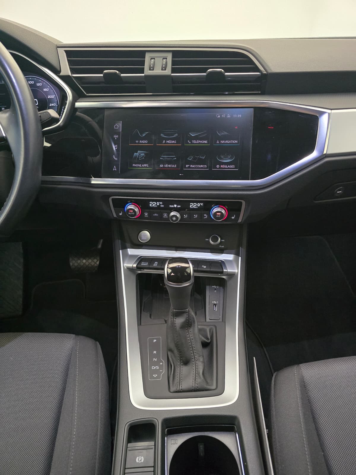AUDI Q3 35 TFSI S line S-tronic-image-10